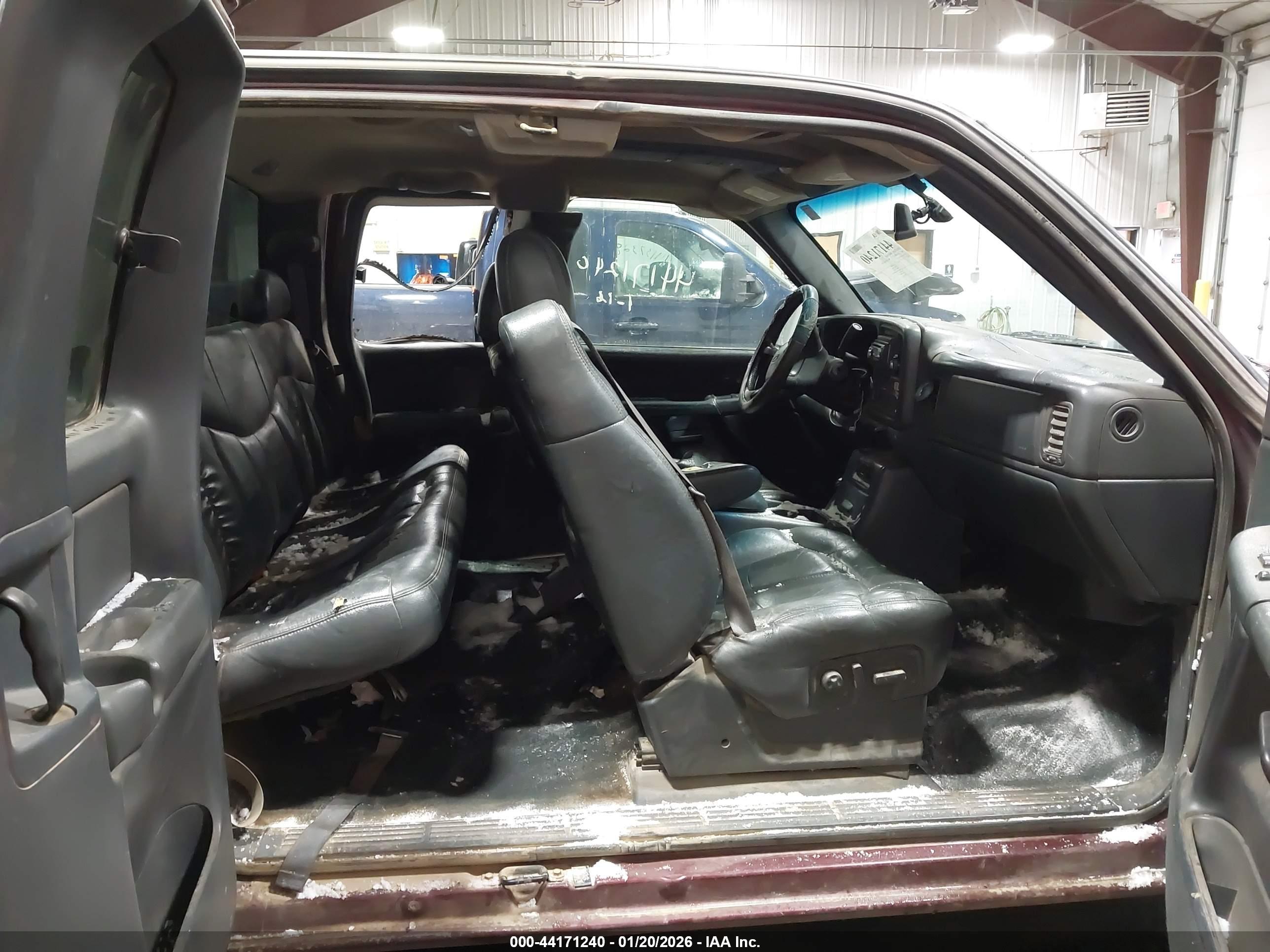 CHEVROLET SILVERADO image 8