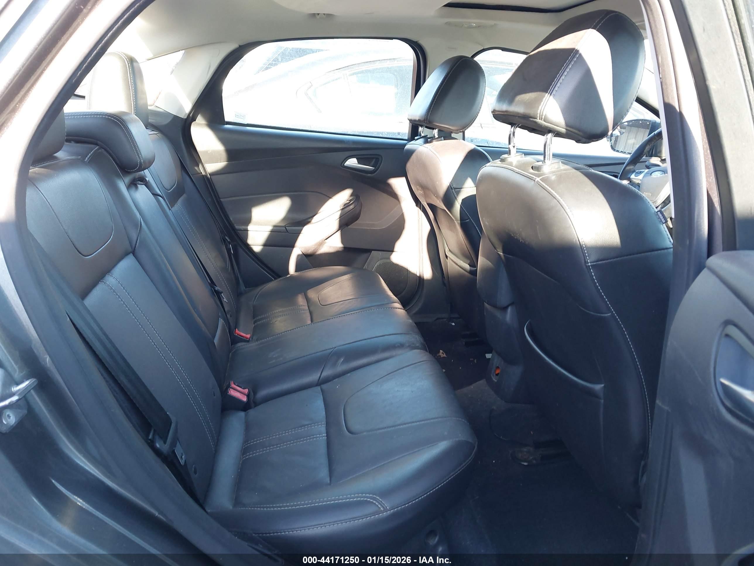 FORD FOCUS image 8