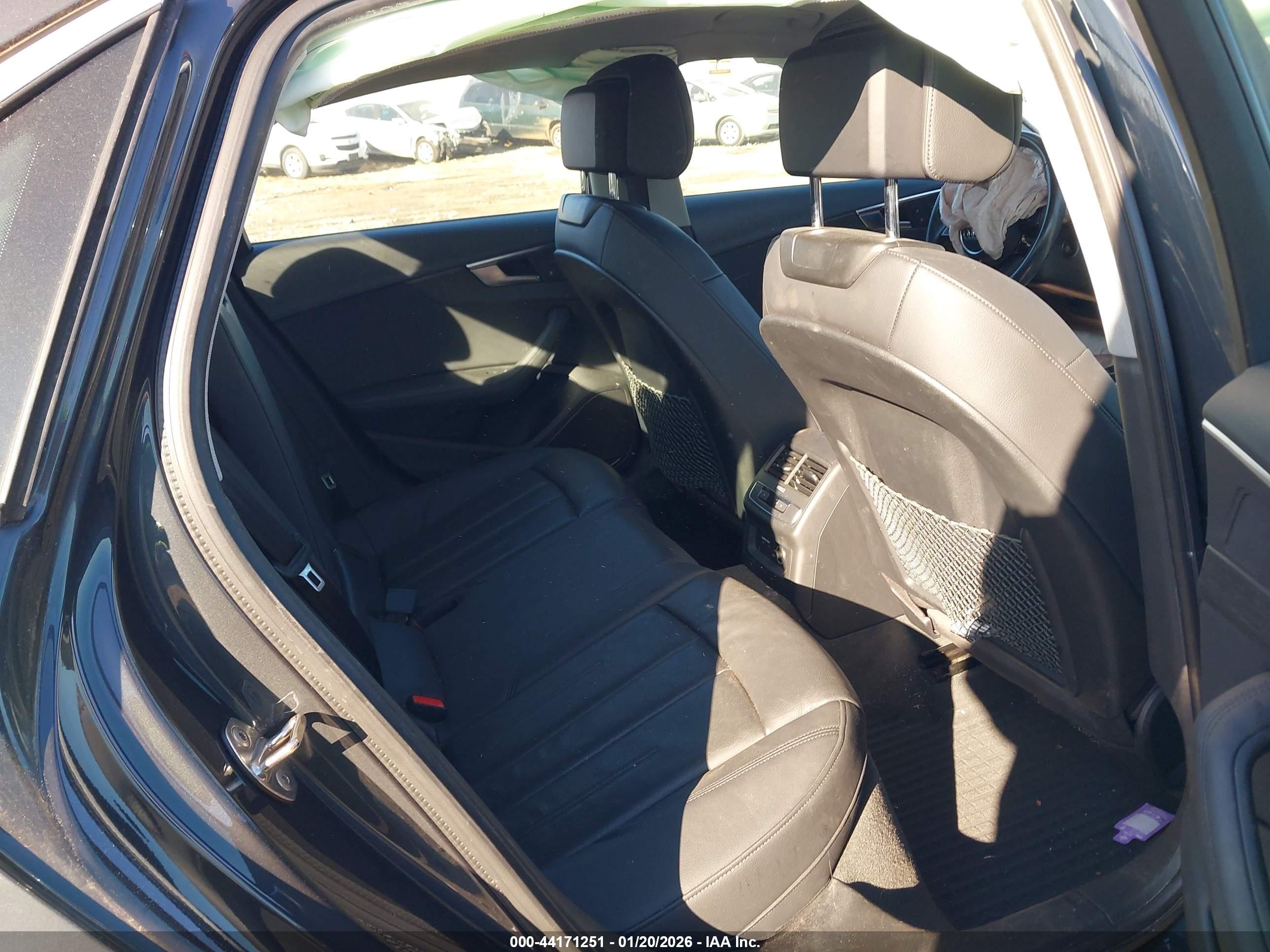 AUDI A4 image 8