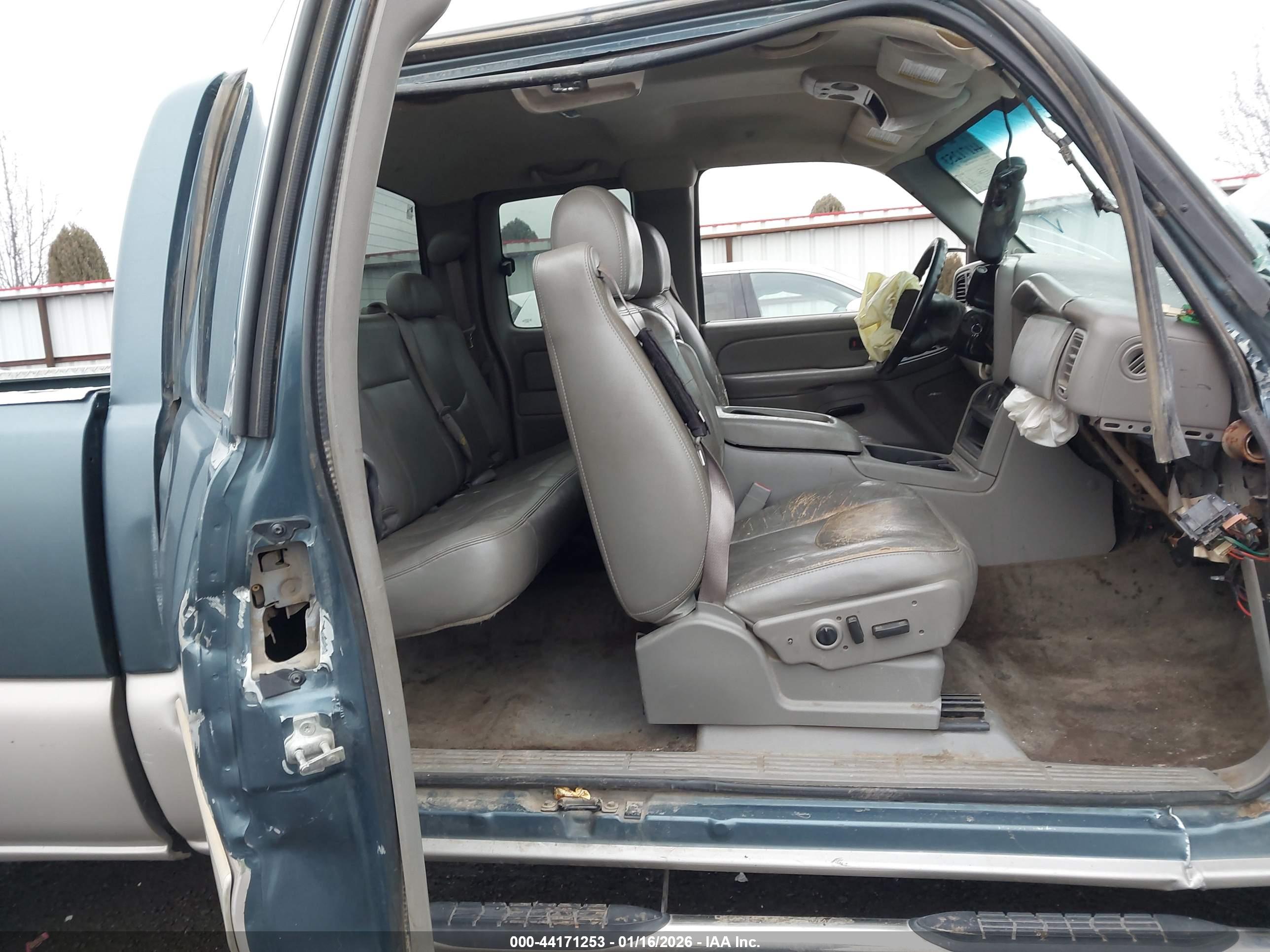 CHEVROLET SILVERADO image 8