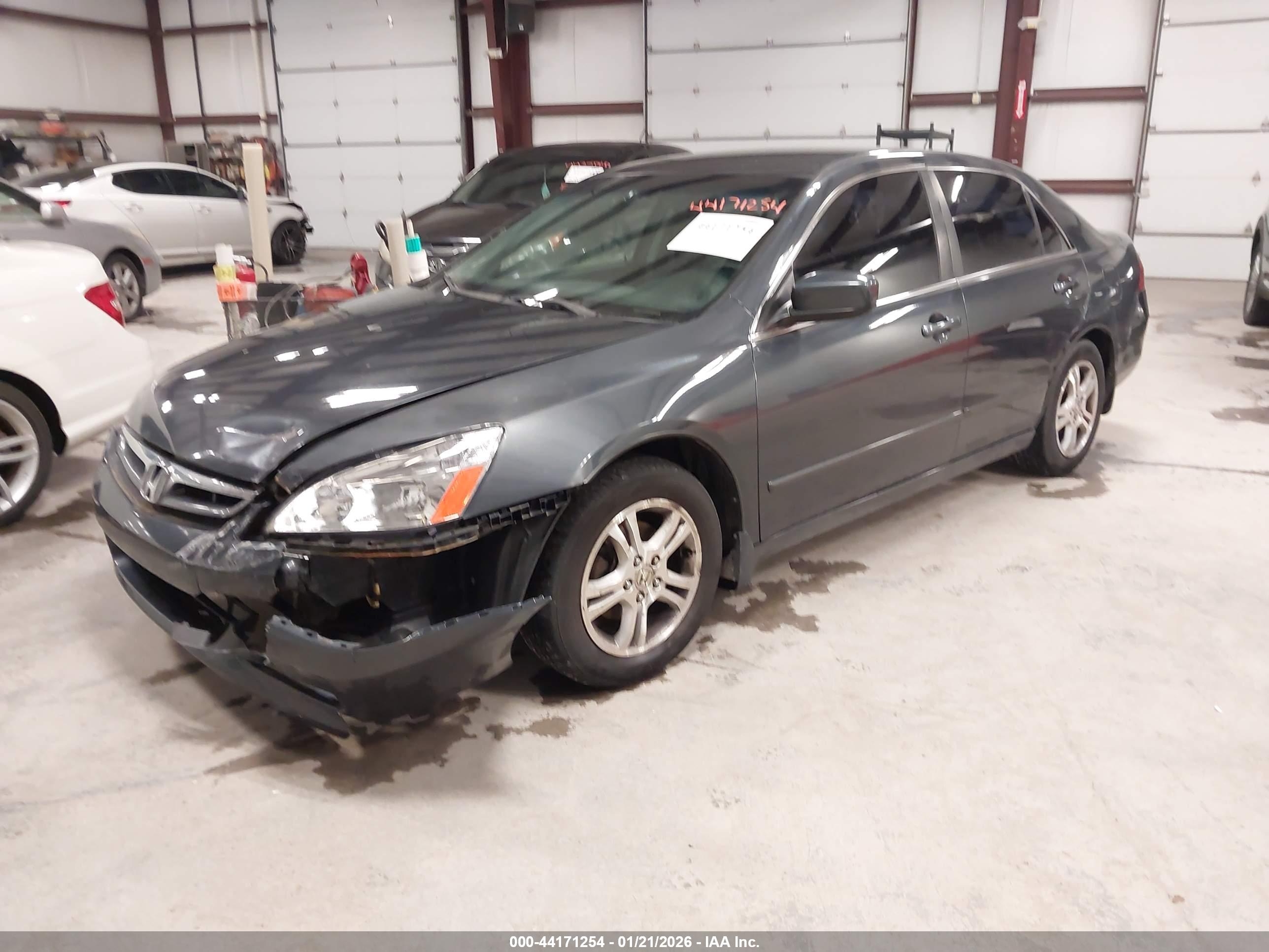 HONDA ACCORD image 2