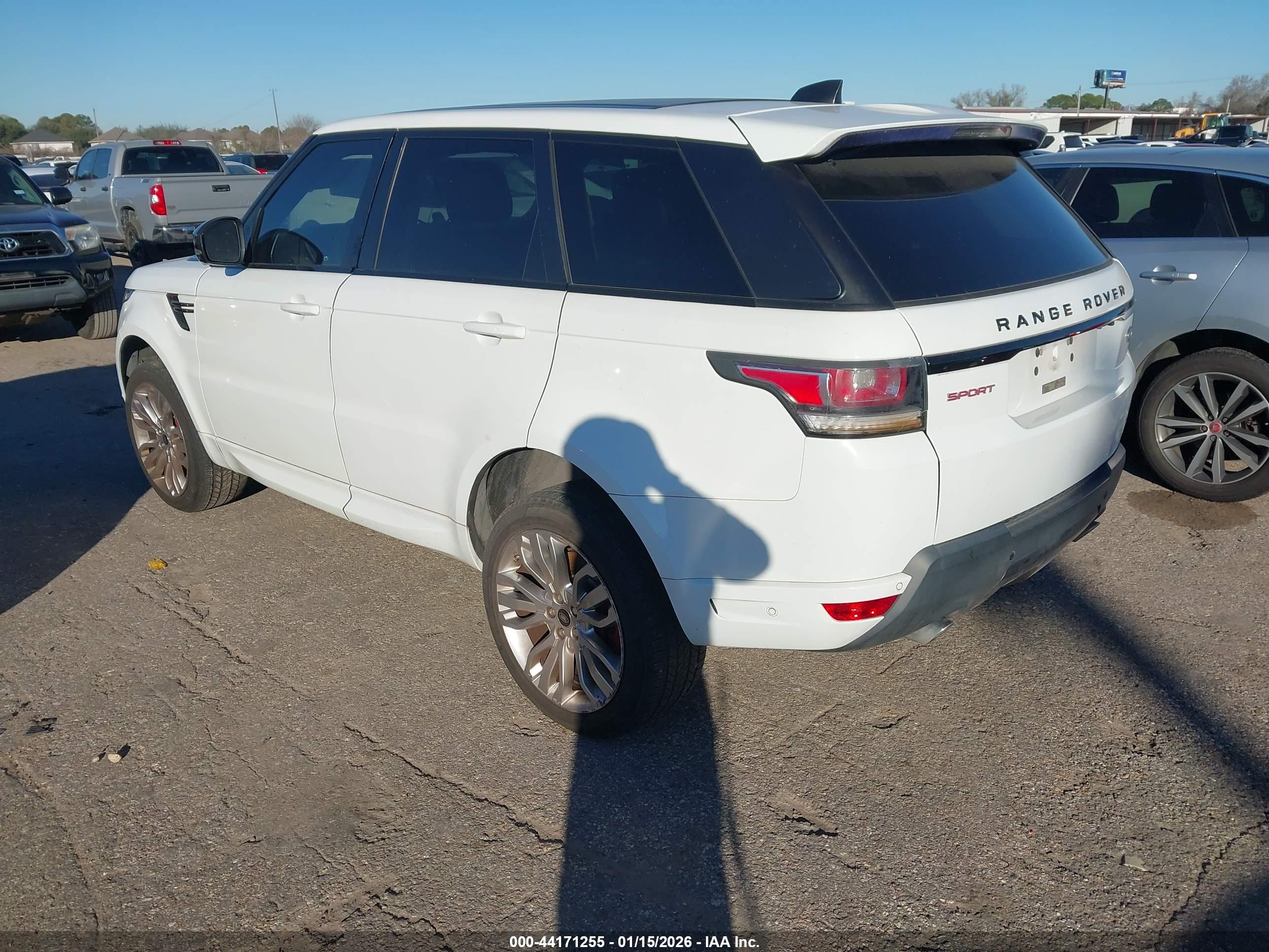 LAND ROVER image 3