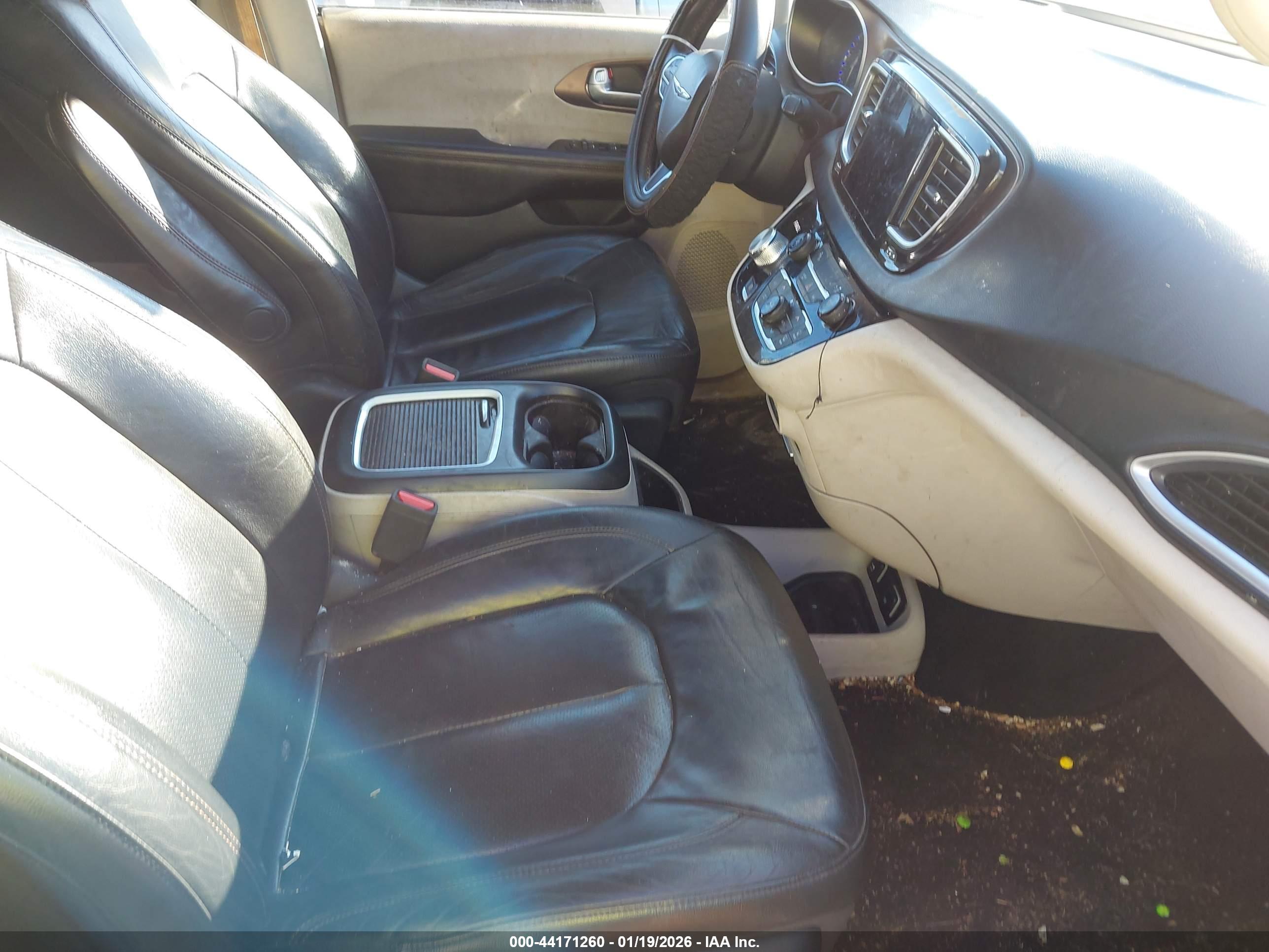 CHRYSLER PACIFICA image 5