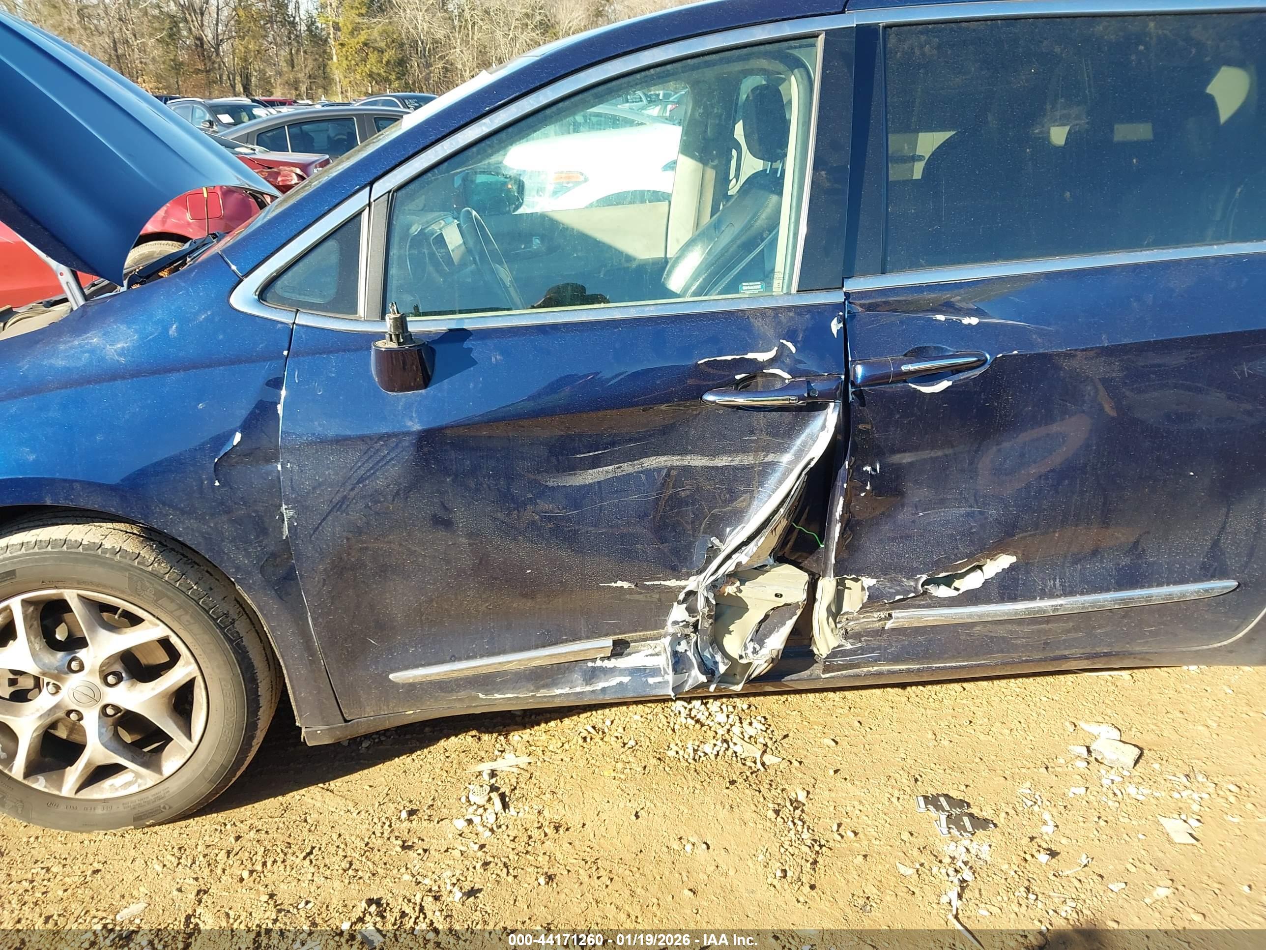 CHRYSLER PACIFICA image 6