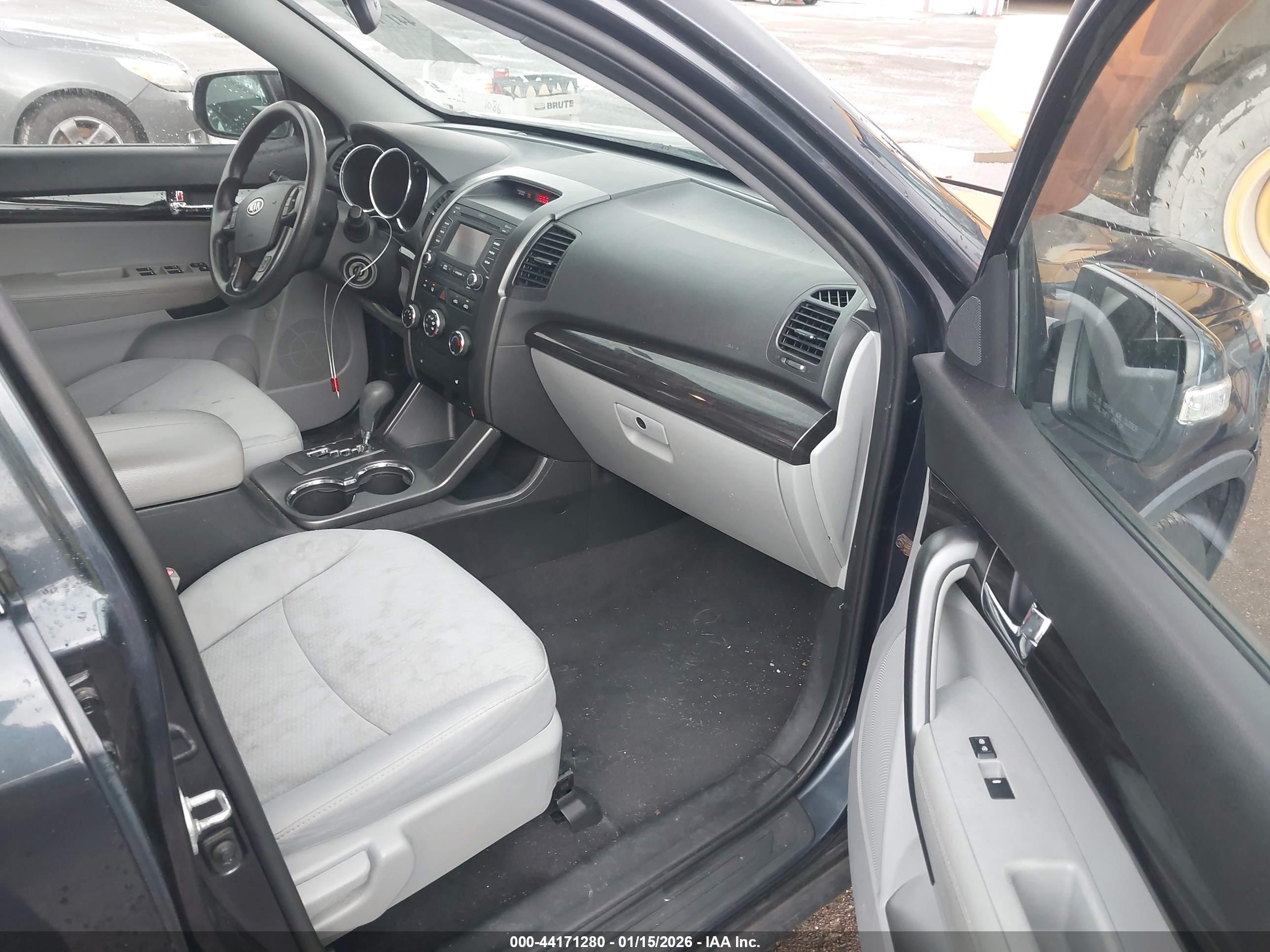 KIA SORENTO image 5