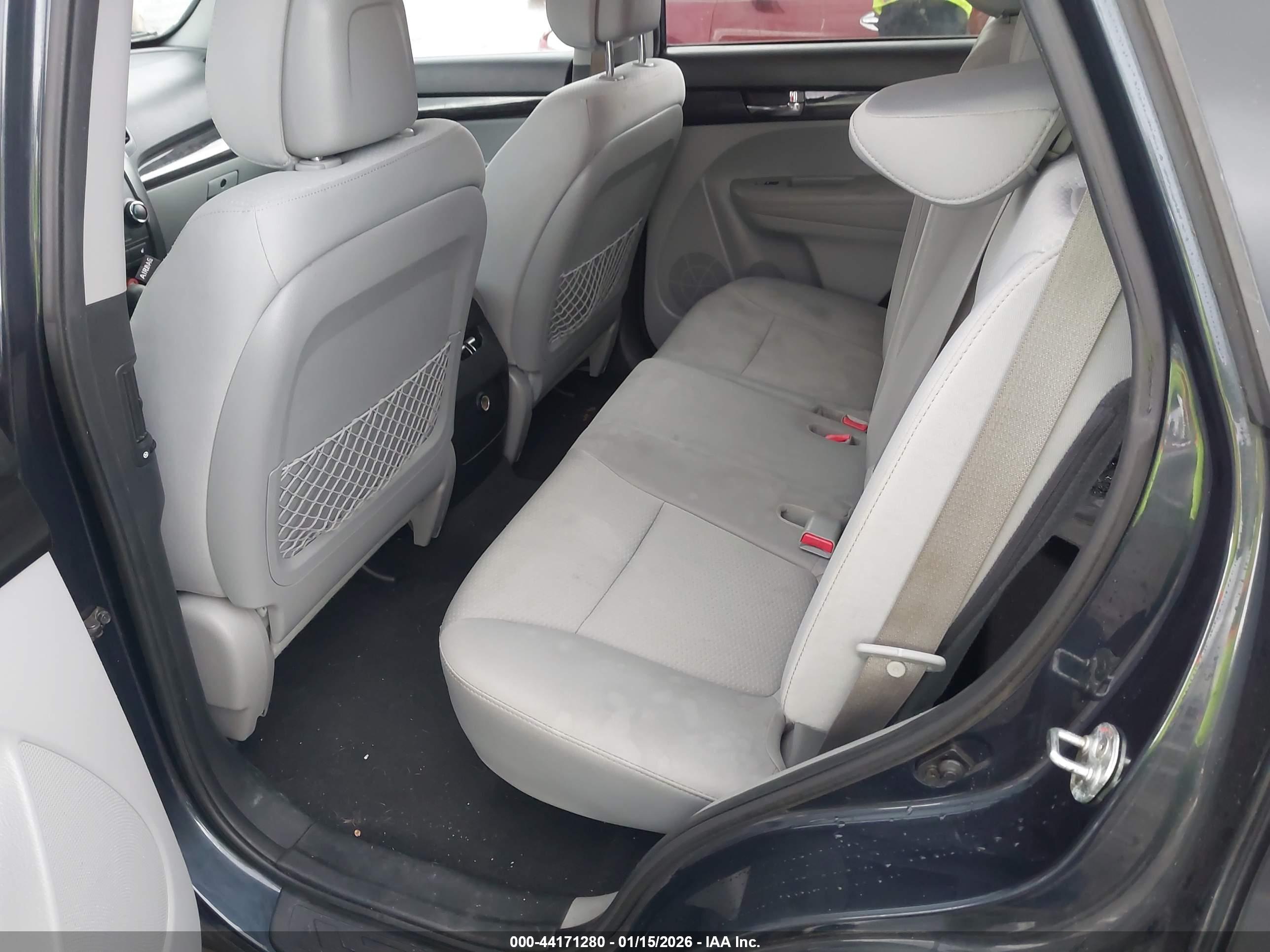 KIA SORENTO image 8