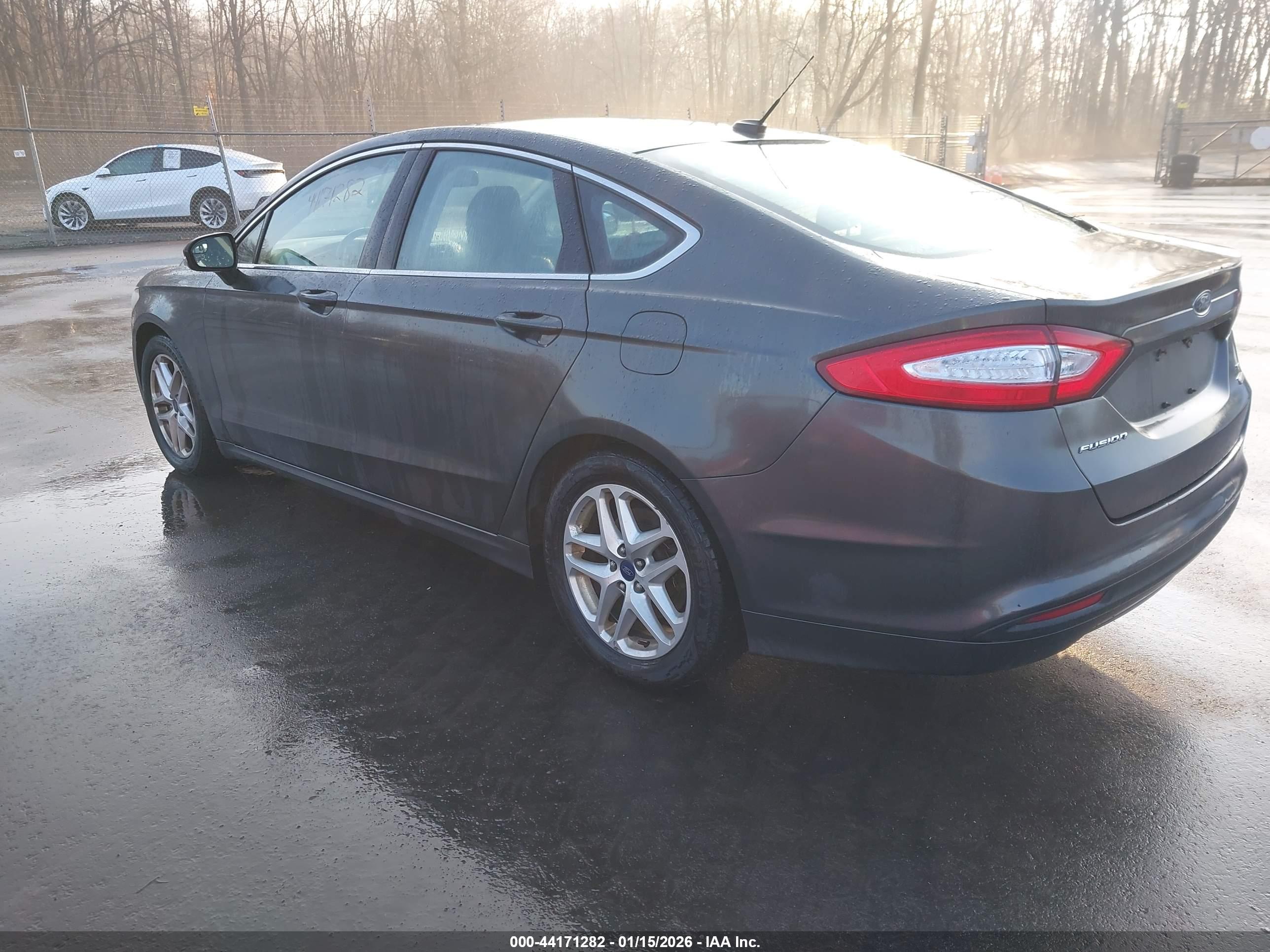 FORD FUSION image 3