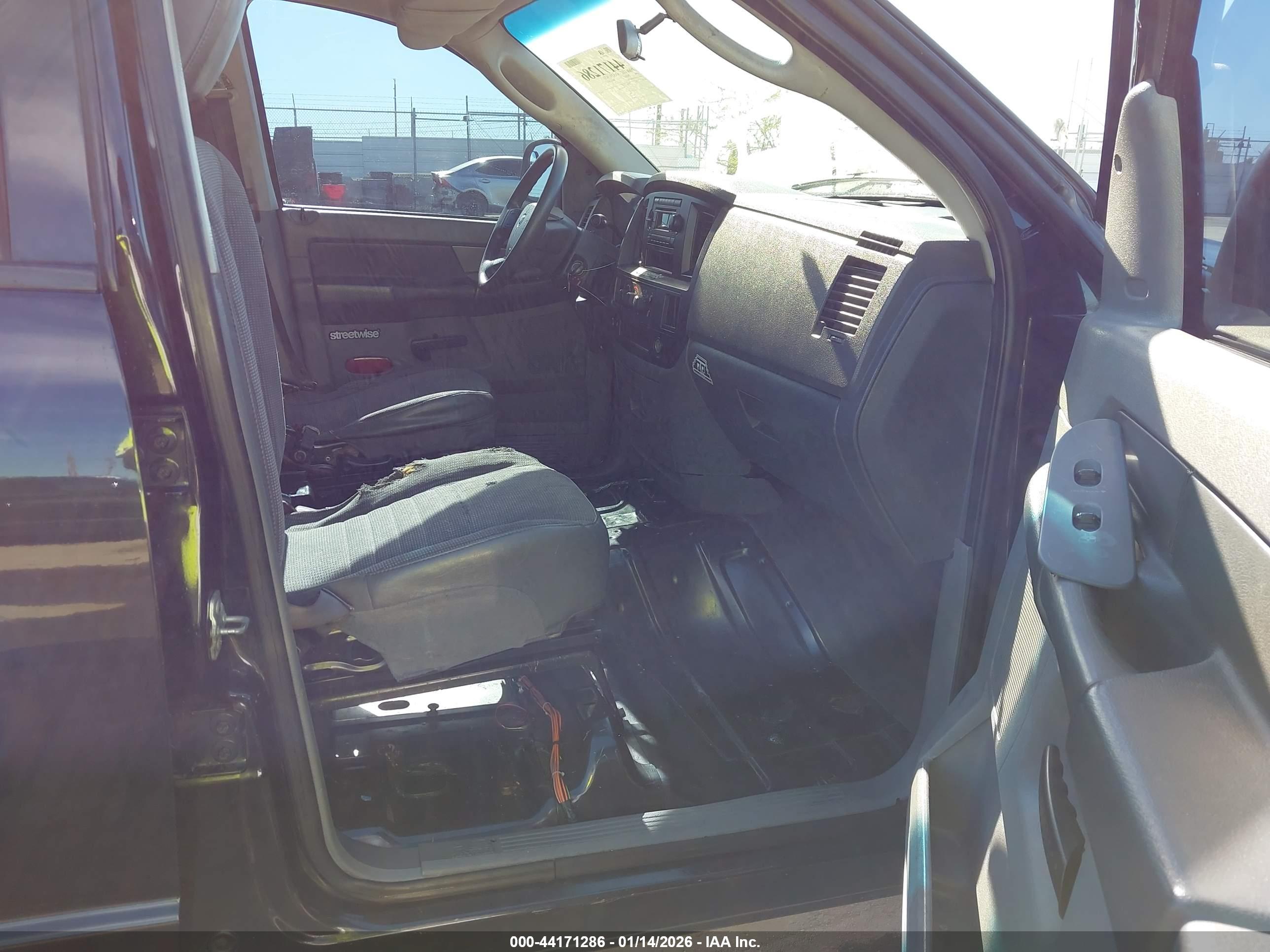DODGE RAM image 5