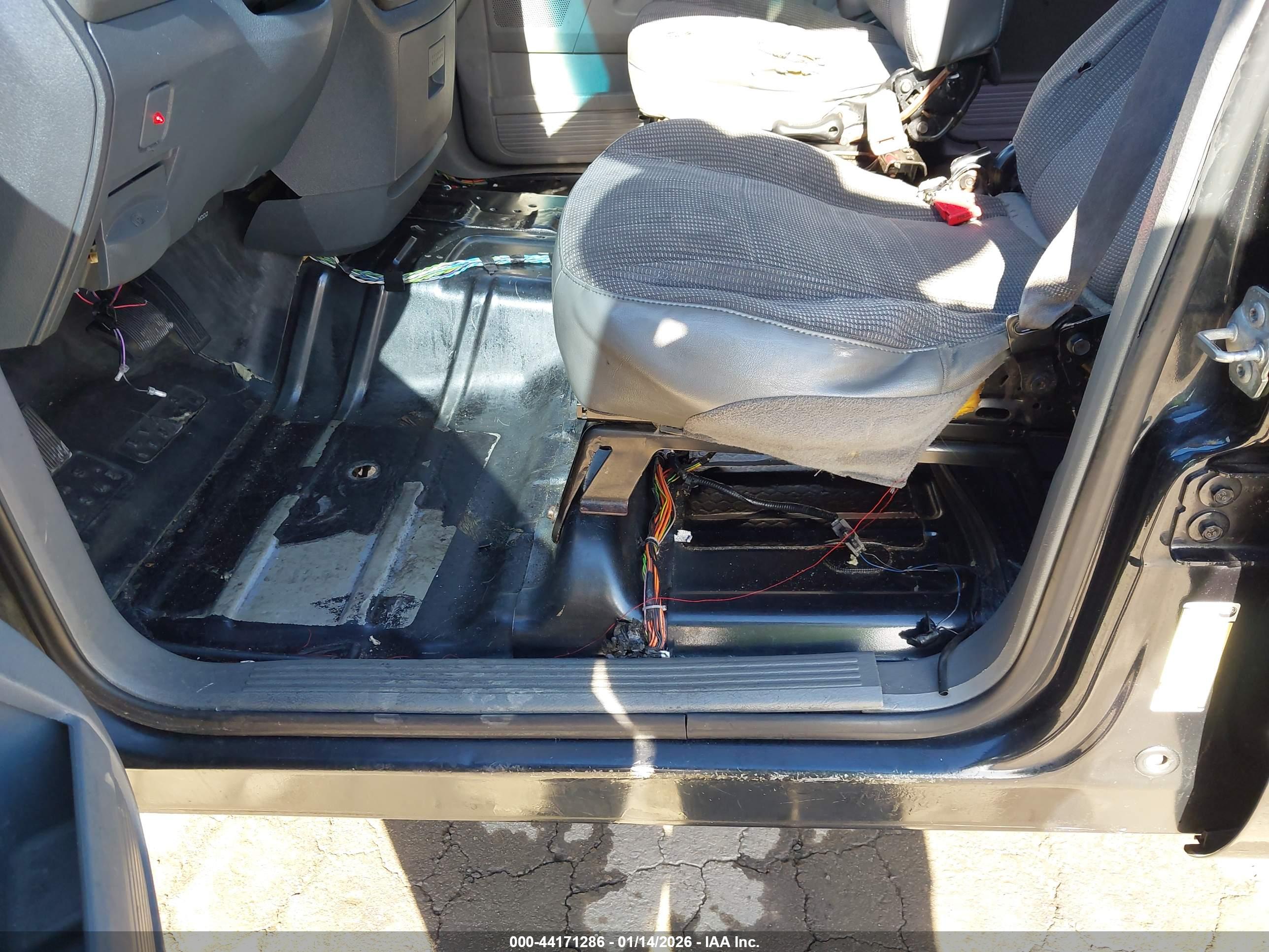 DODGE RAM image 6
