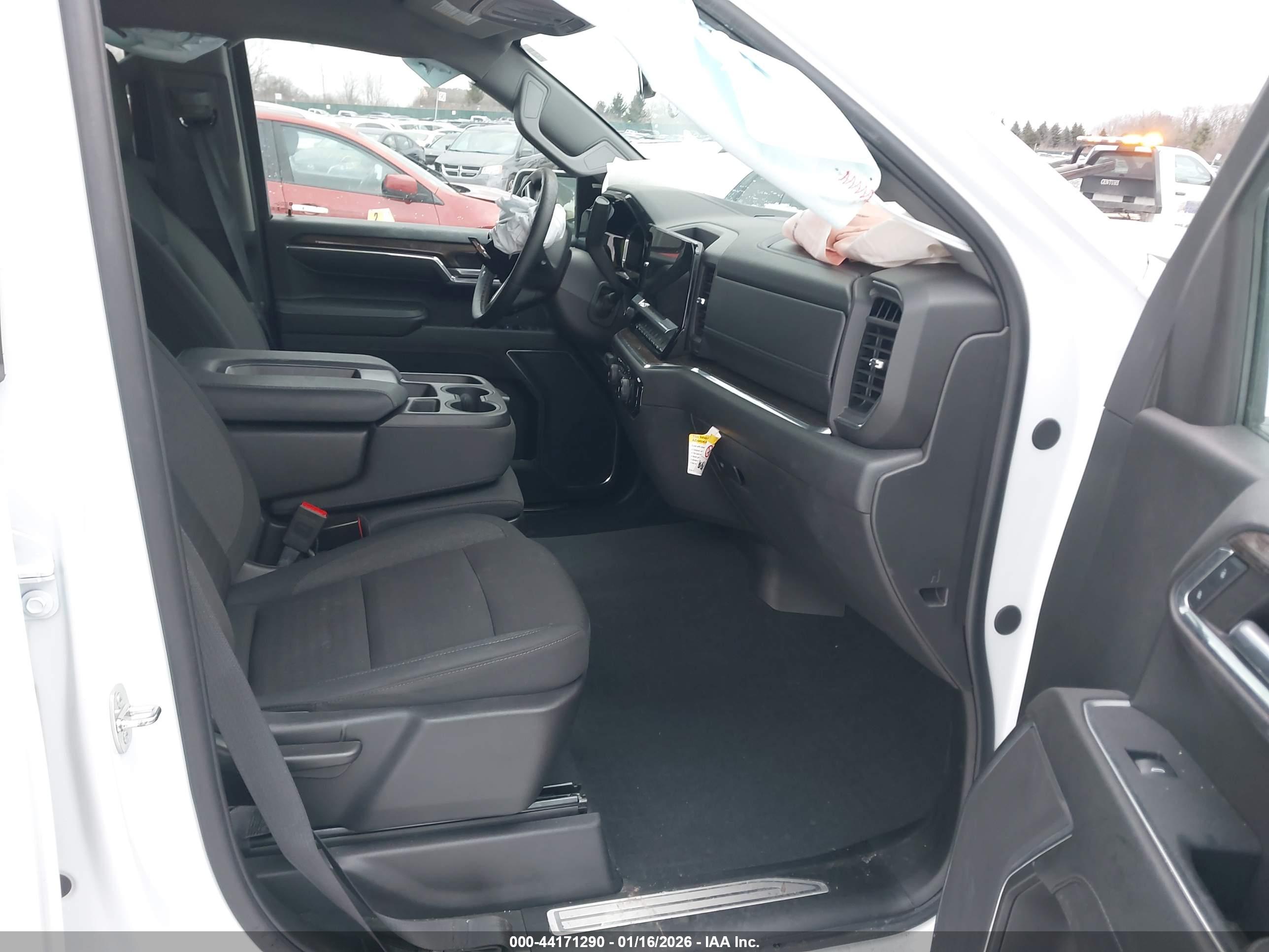CHEVROLET SILVERADO image 5