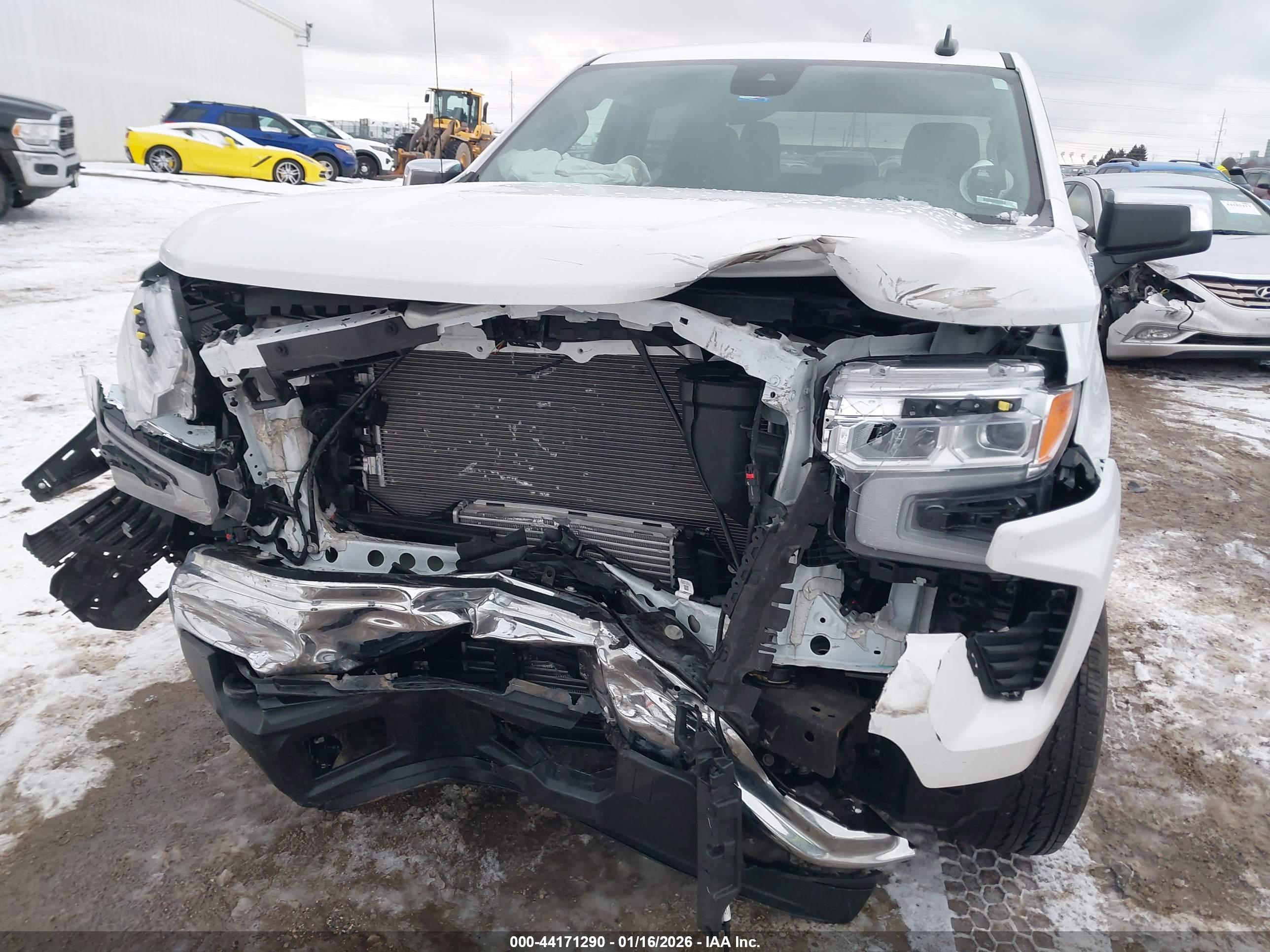 CHEVROLET SILVERADO image 6