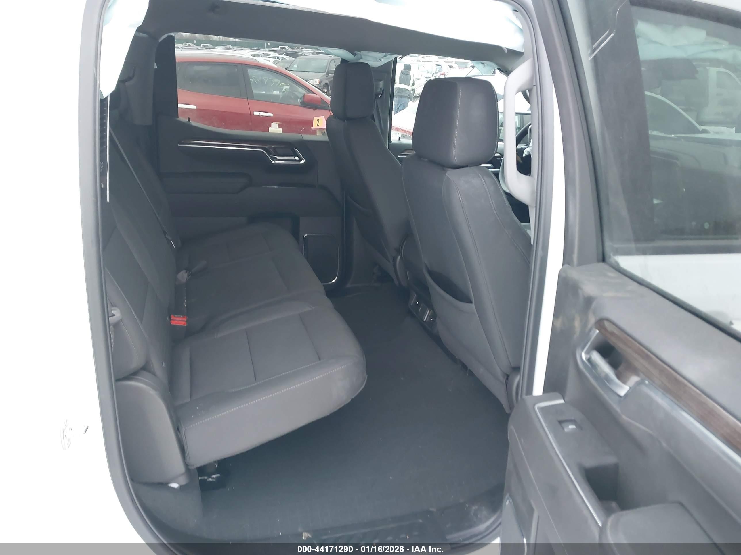 CHEVROLET SILVERADO image 8