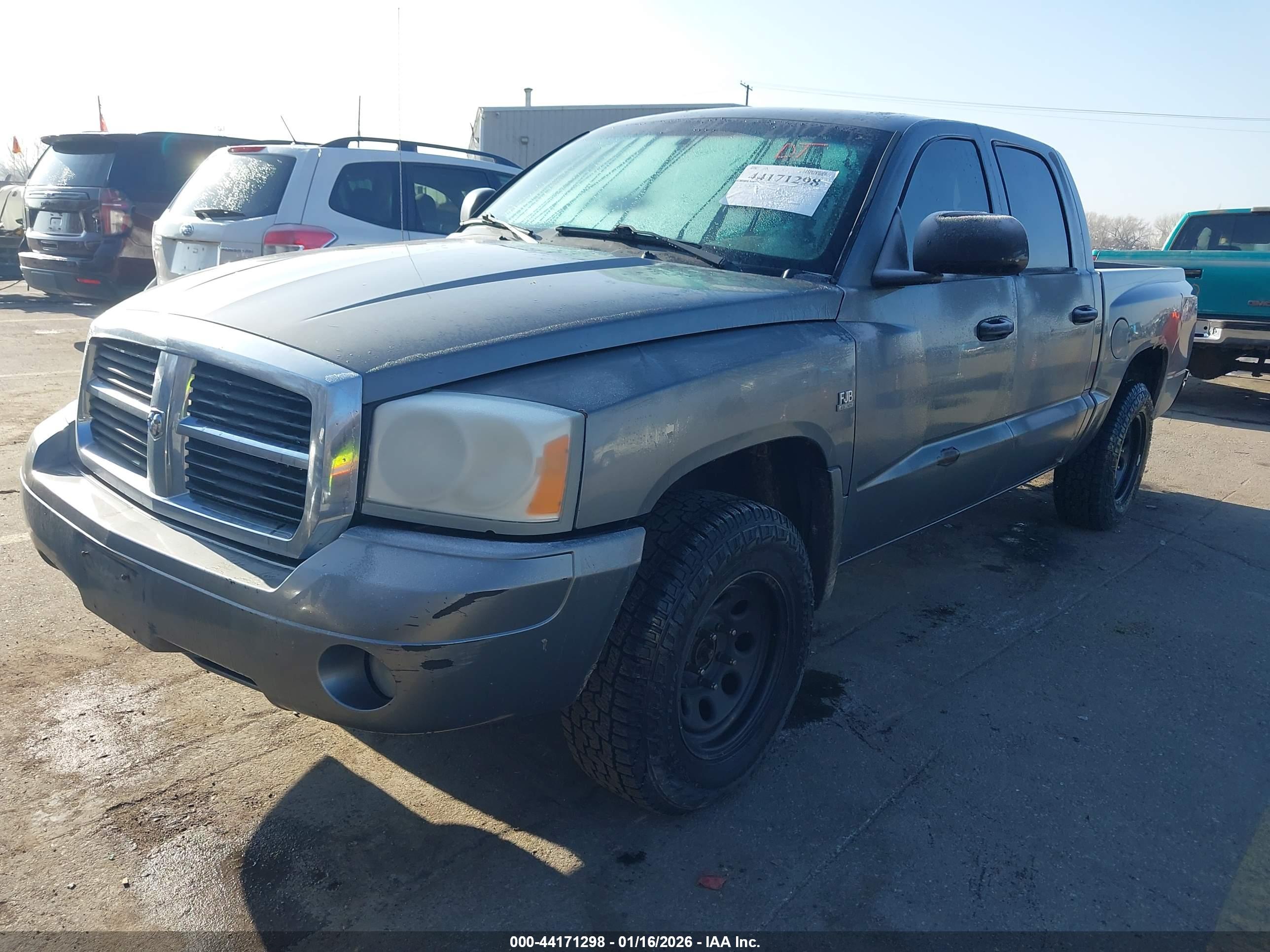 DODGE DAKOTA image 2