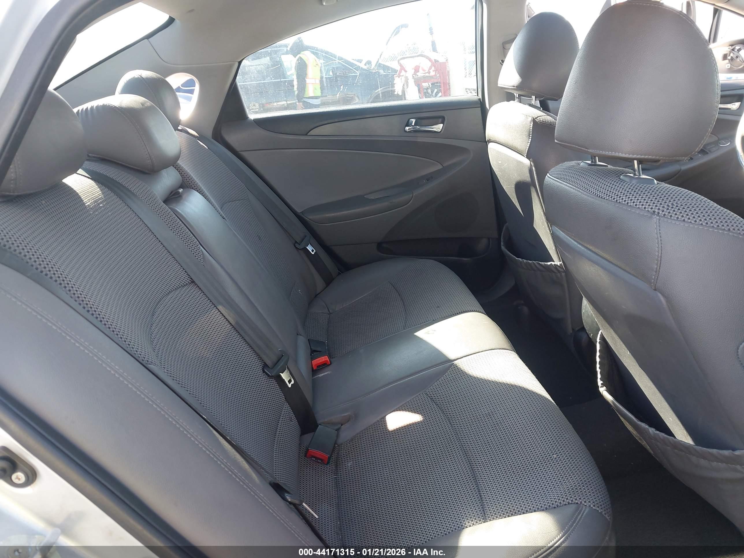 HYUNDAI SONATA image 8