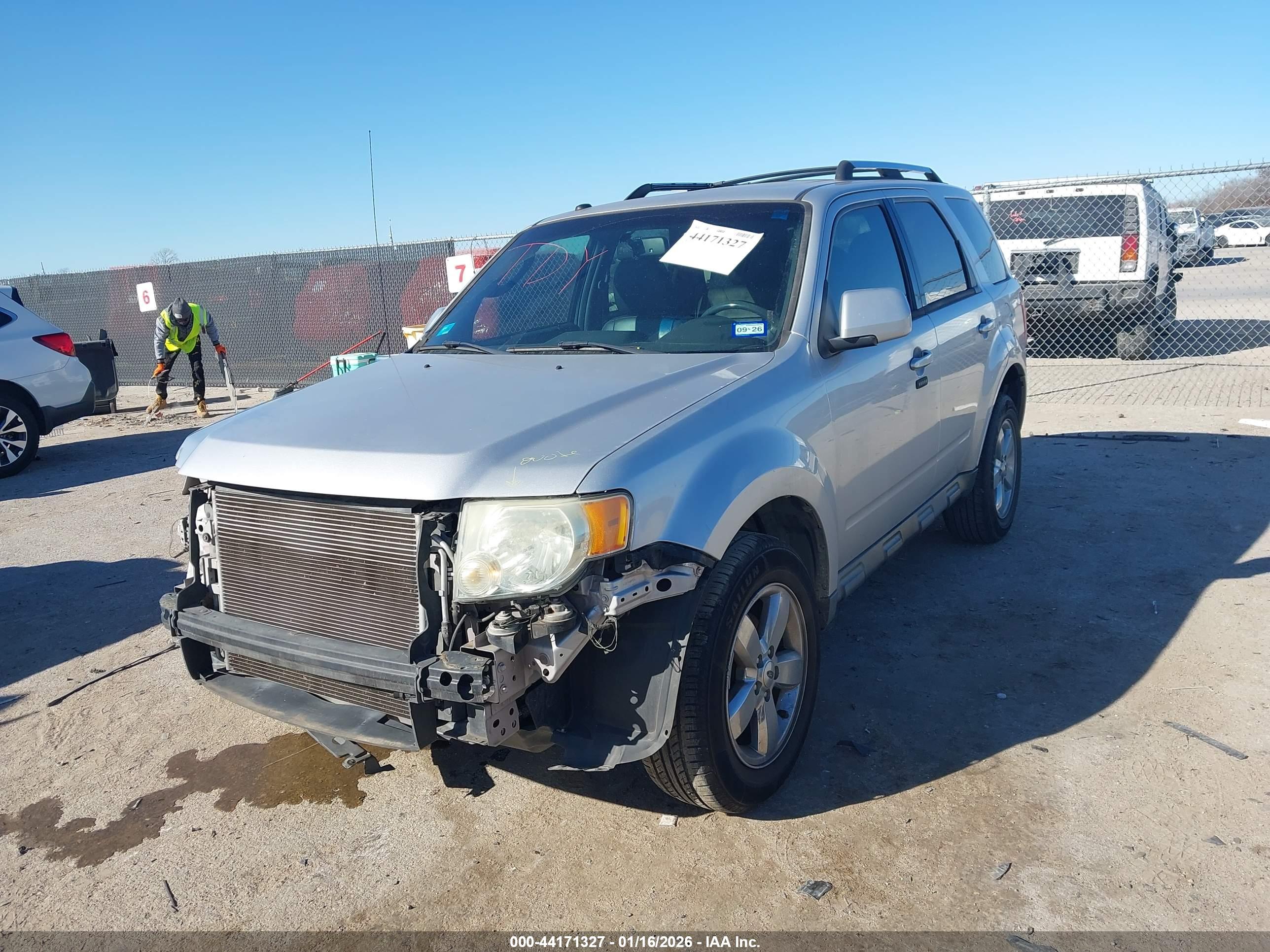 FORD ESCAPE image 2