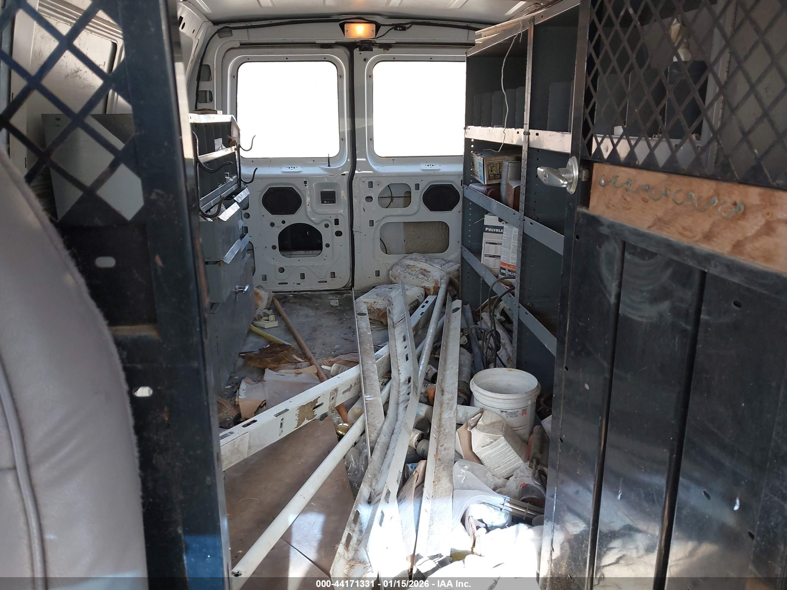 FORD E-250 image 8