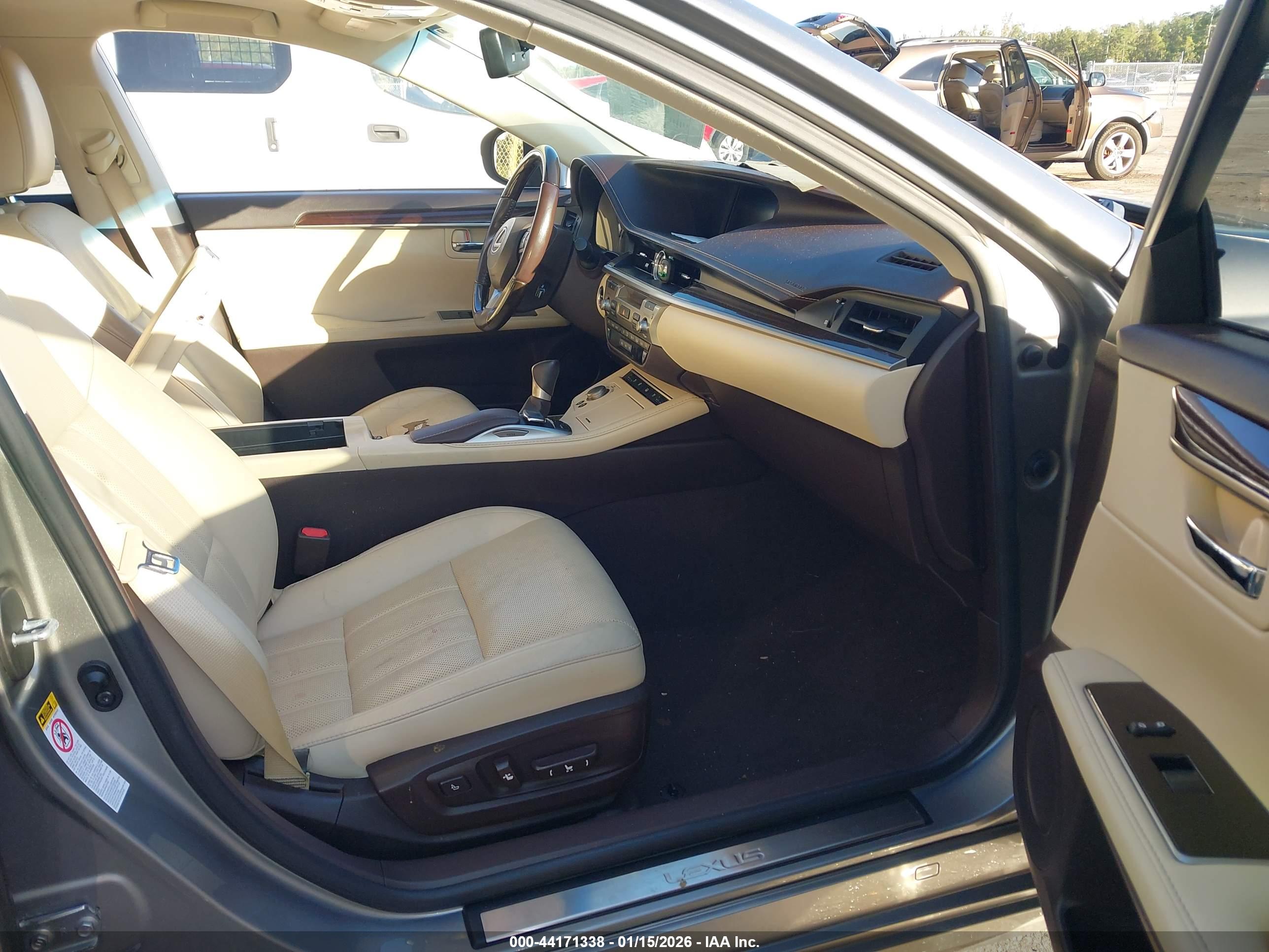 LEXUS ES image 5