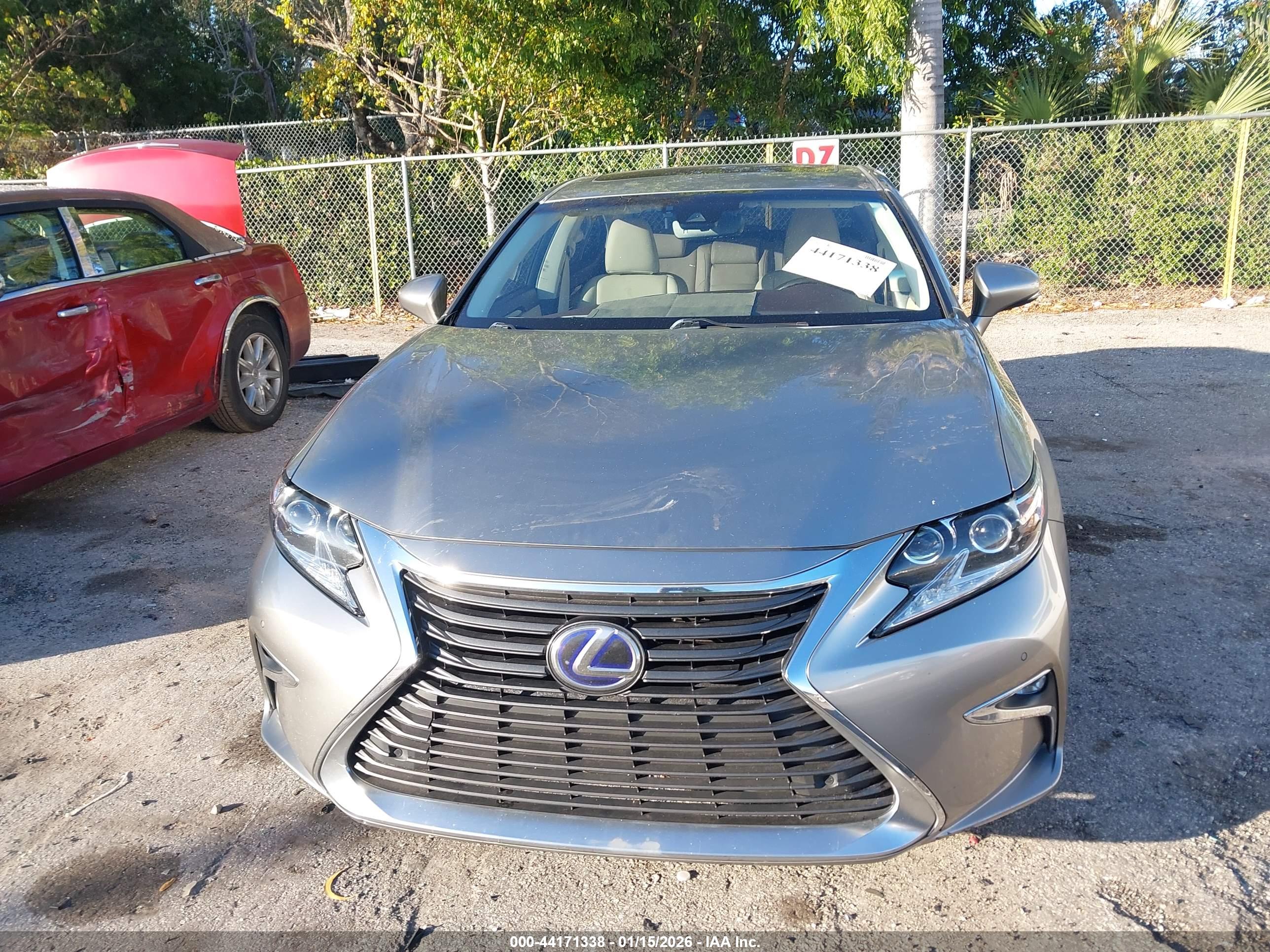 LEXUS ES image 6