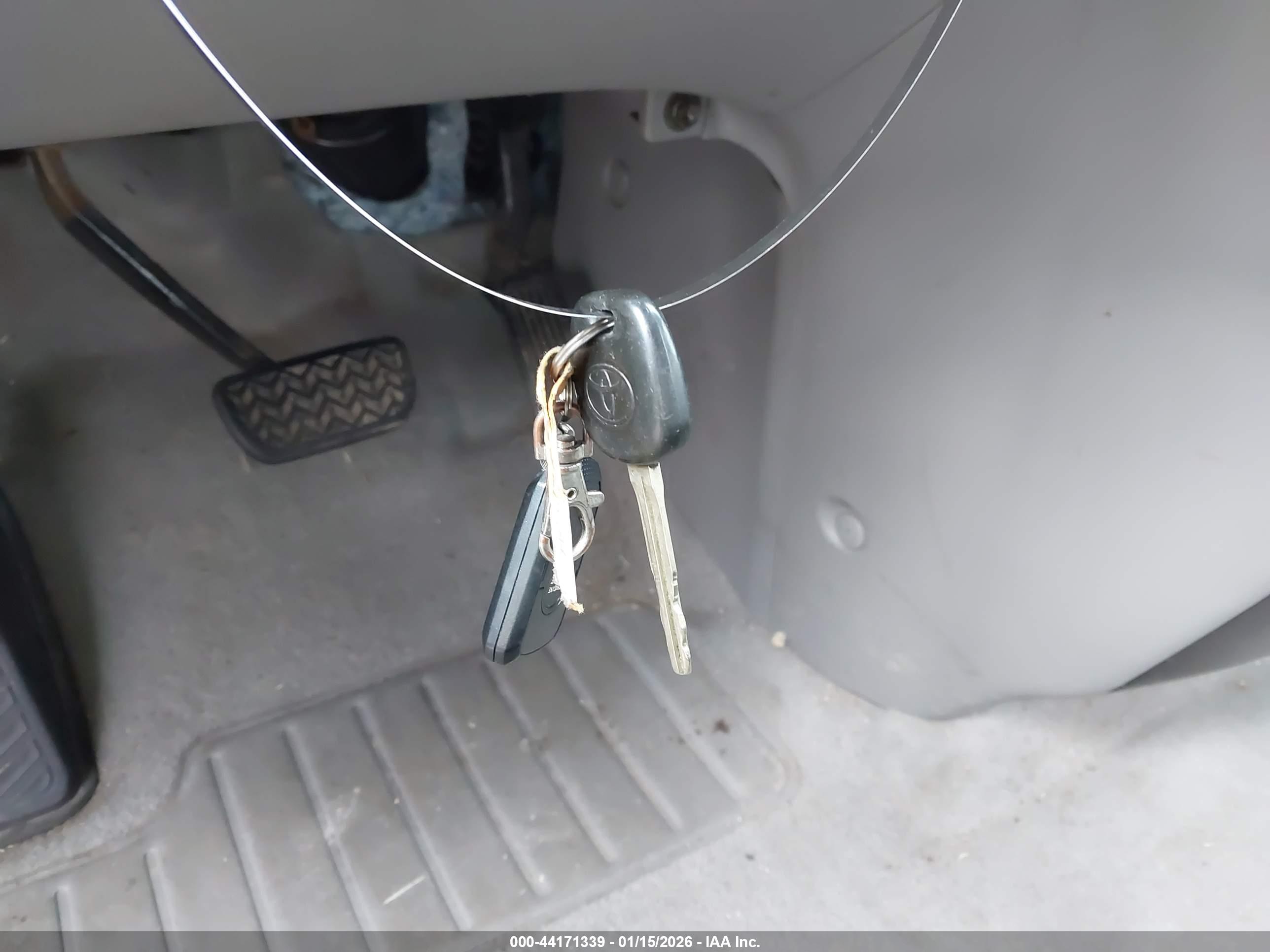 TOYOTA SIENNA image 11