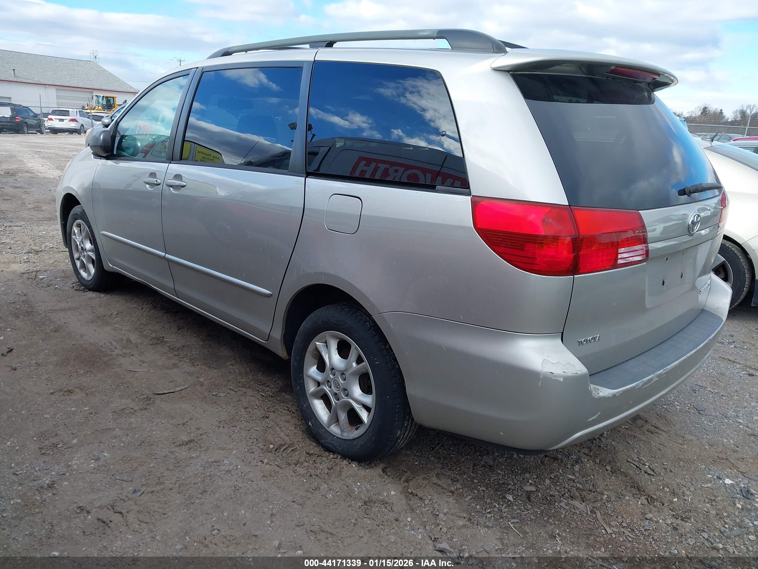 TOYOTA SIENNA image 3
