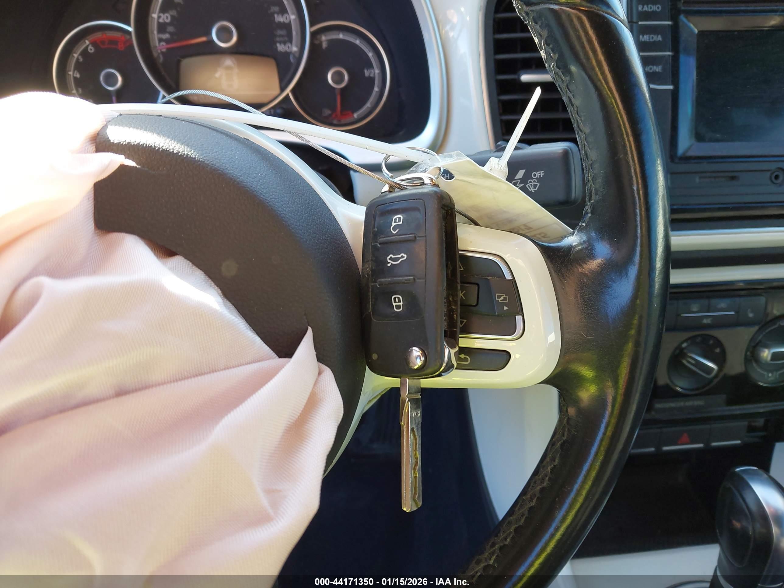 VOLKSWAGEN BEETLE image 11