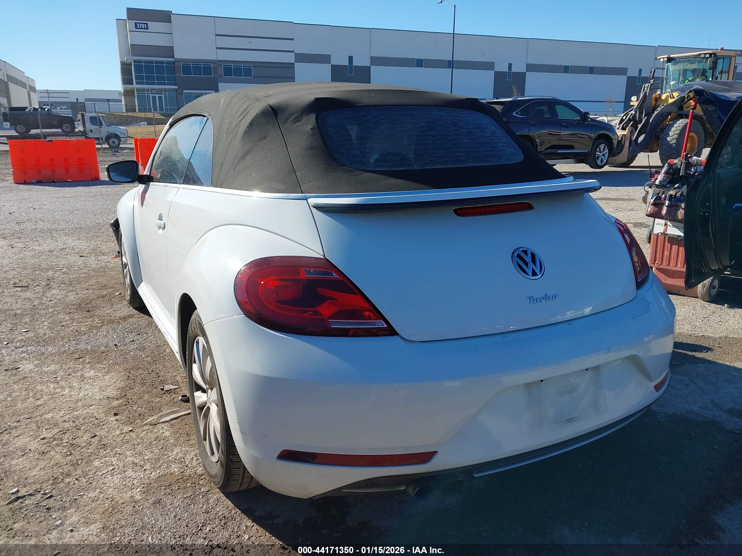 VOLKSWAGEN BEETLE image 3