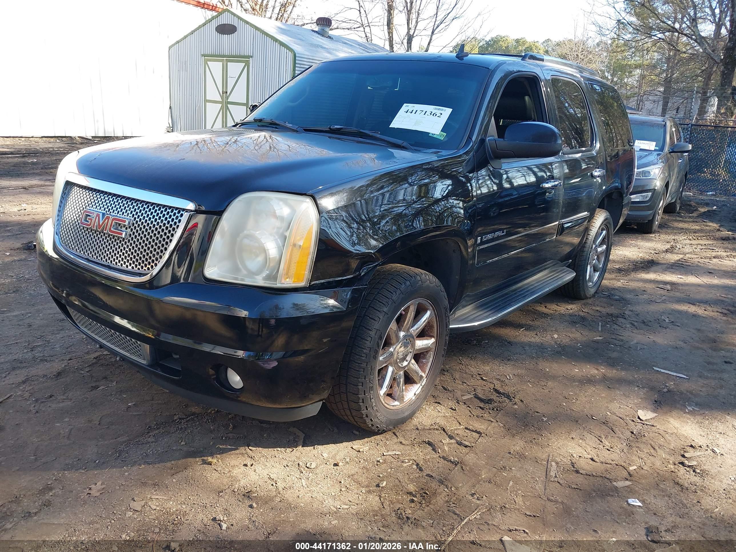 GMC YUKON image 2
