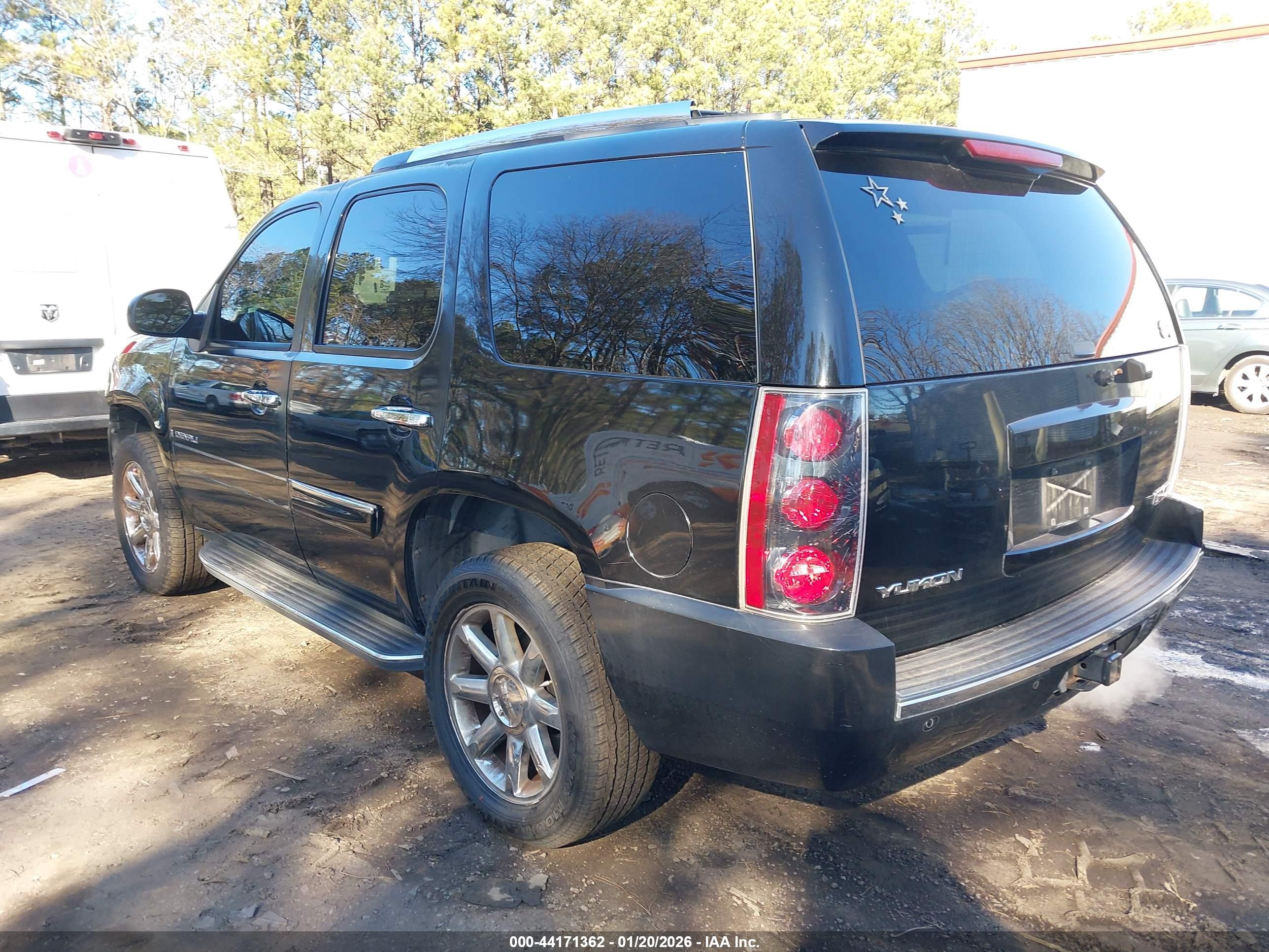 GMC YUKON image 3