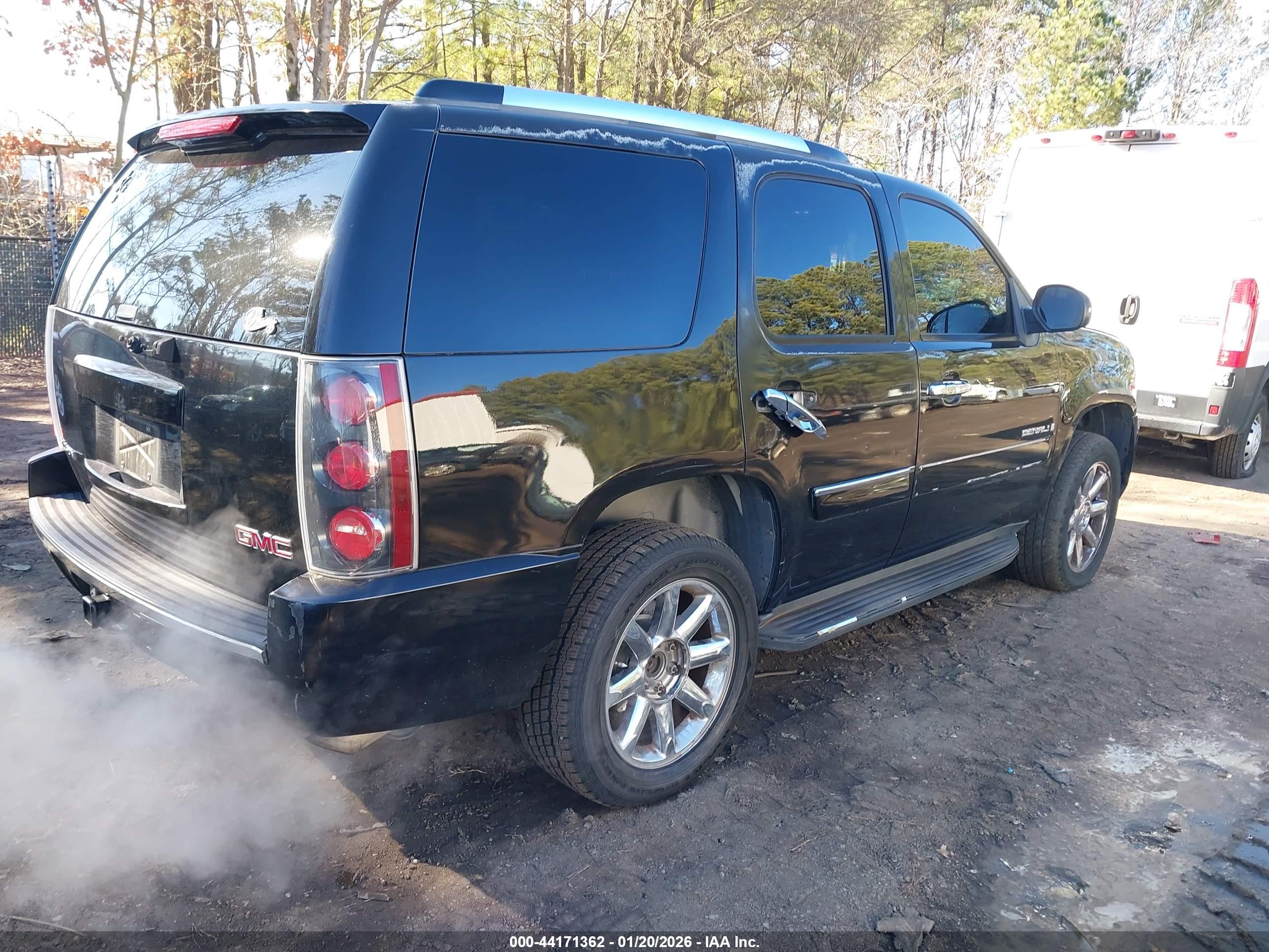 GMC YUKON image 4