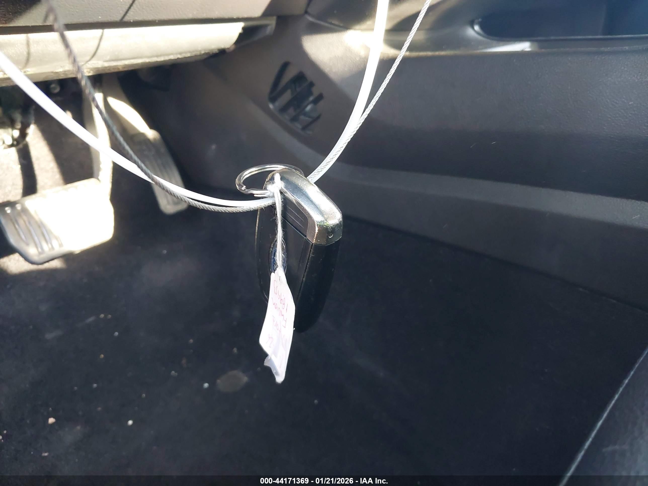 FORD FUSION image 11