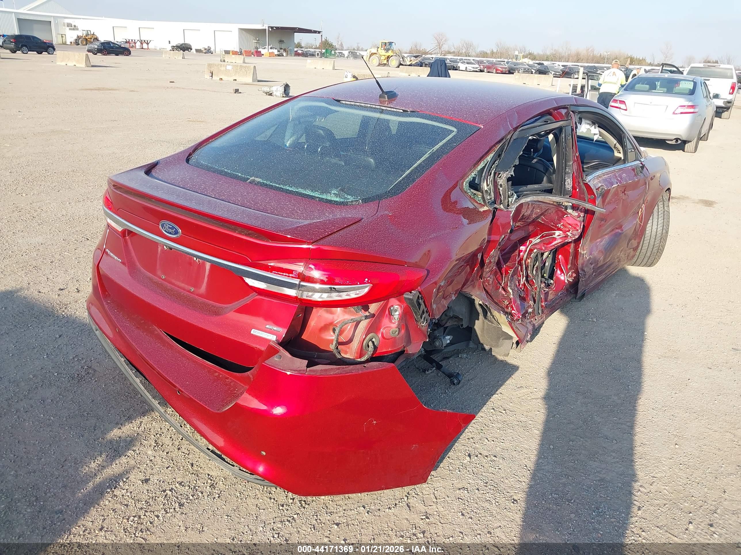 FORD FUSION image 4