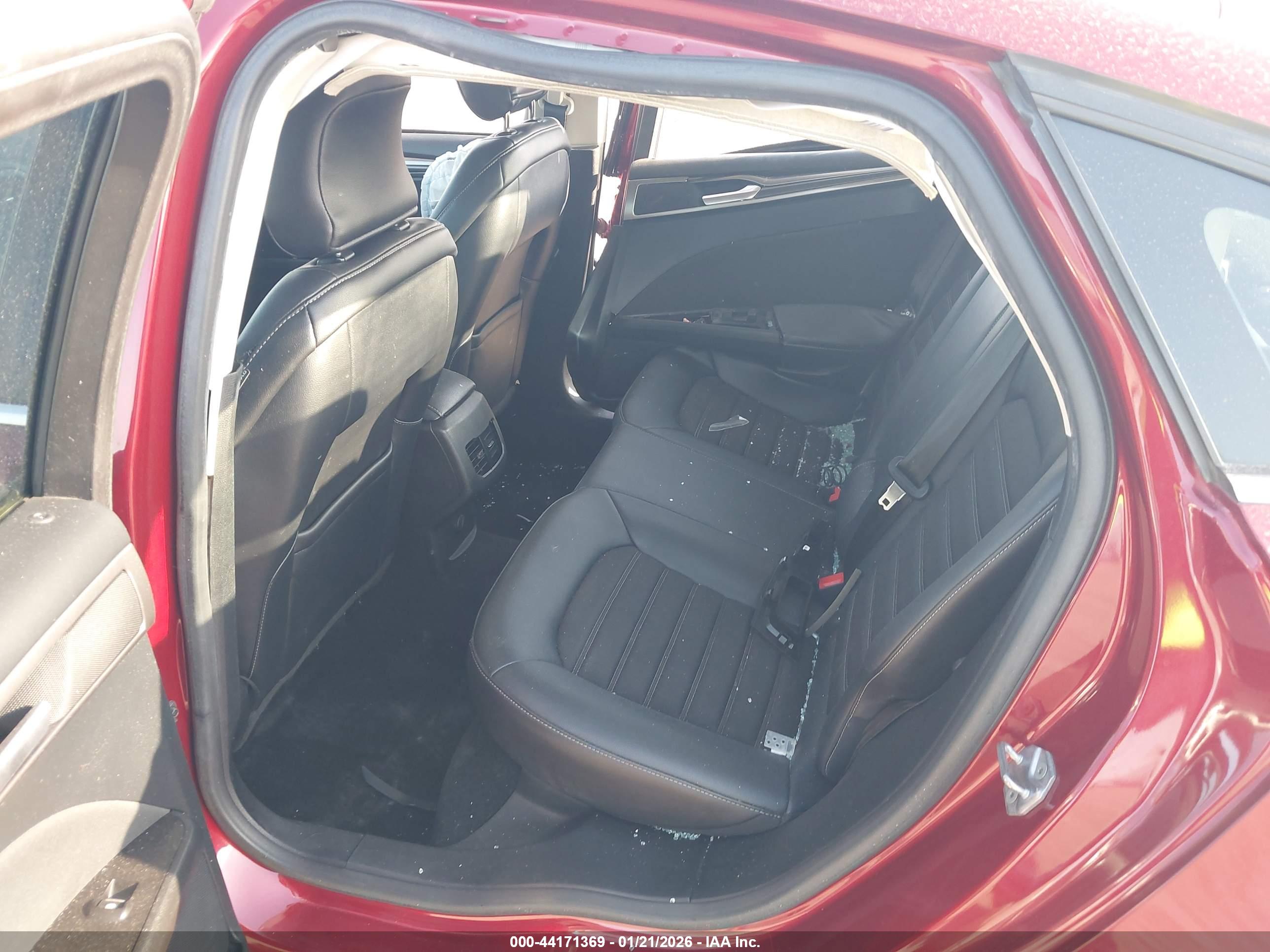FORD FUSION image 8