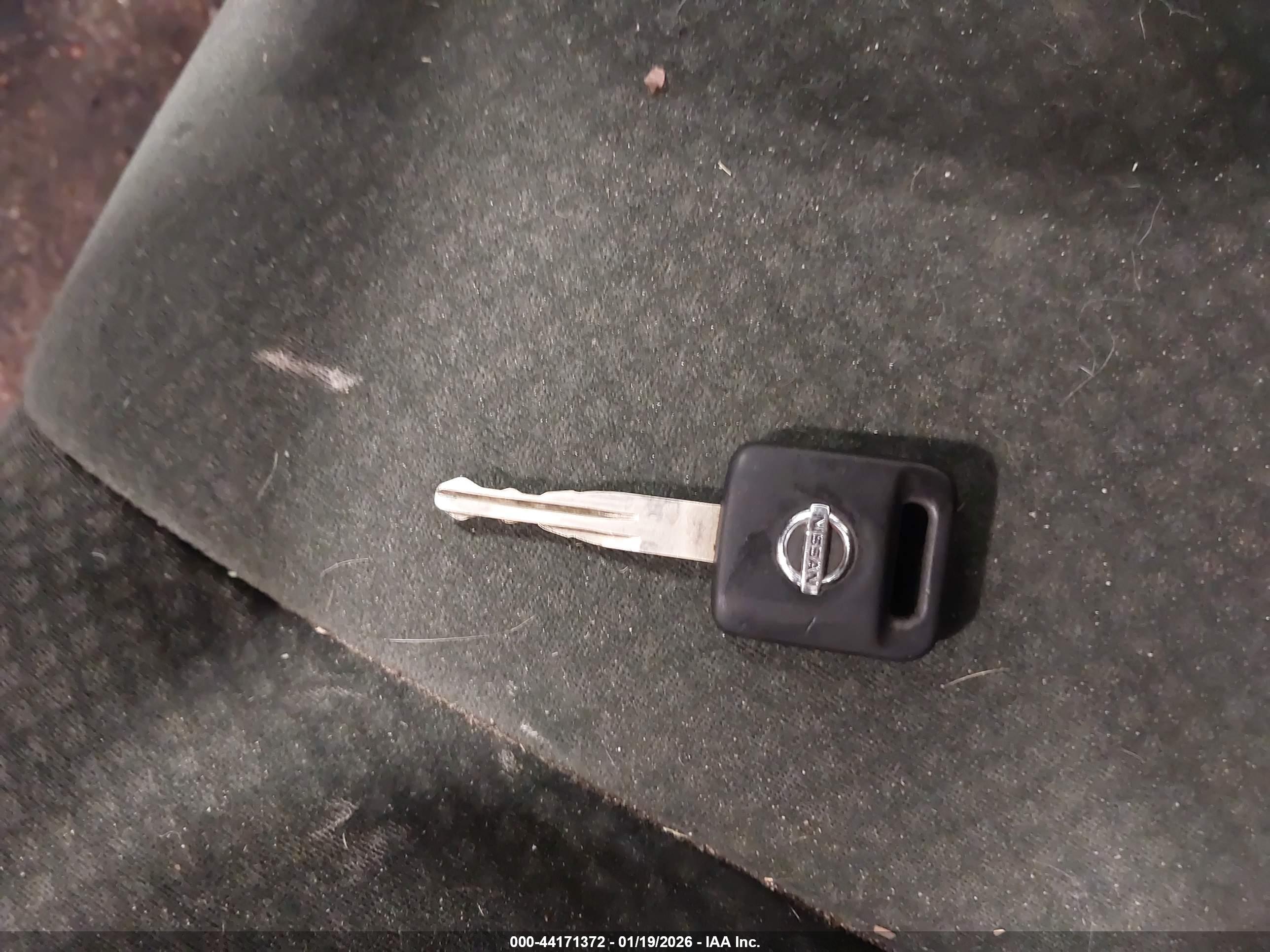 NISSAN VERSA image 11