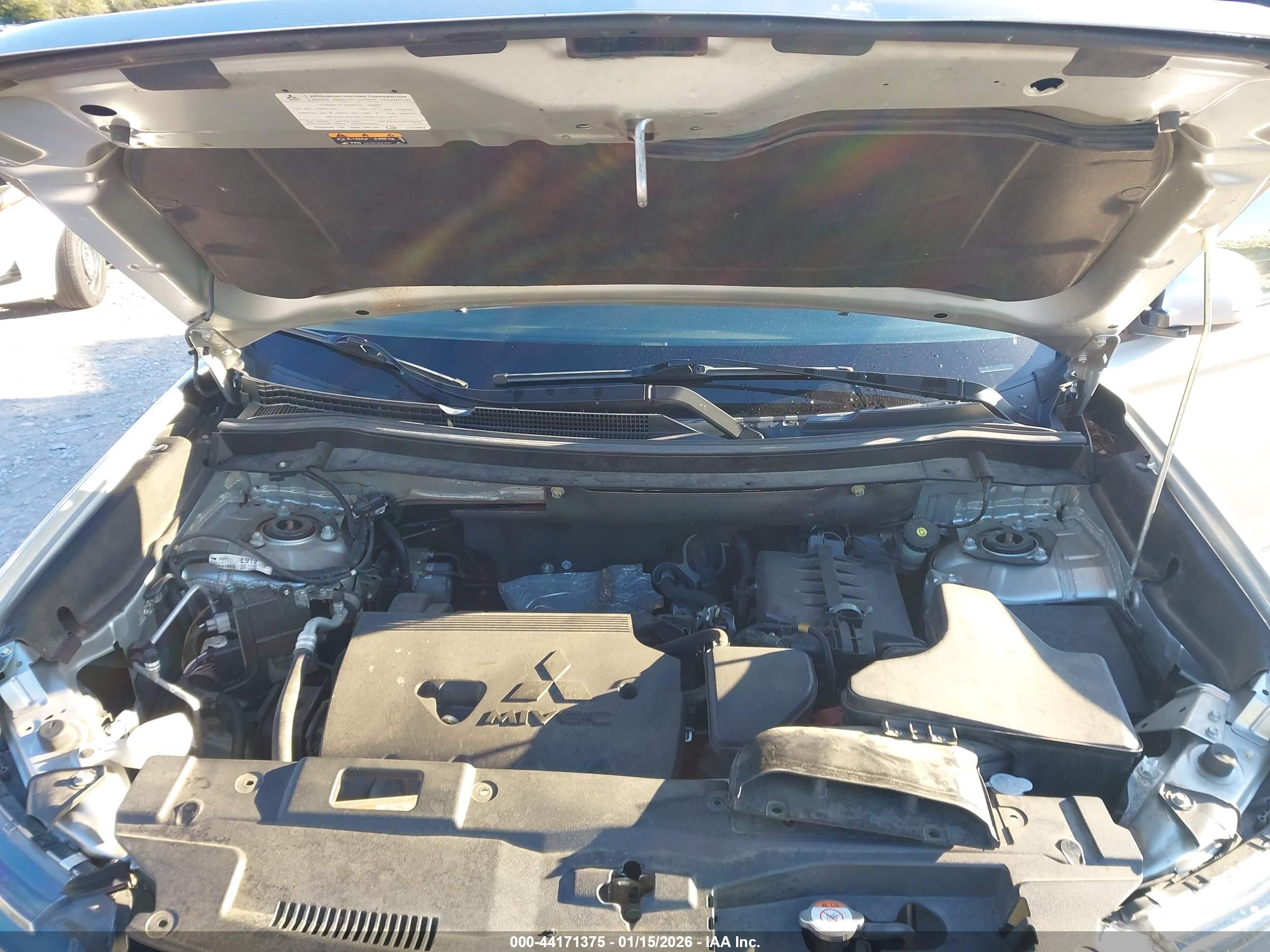 MITSUBISHI OUTLANDER image 10