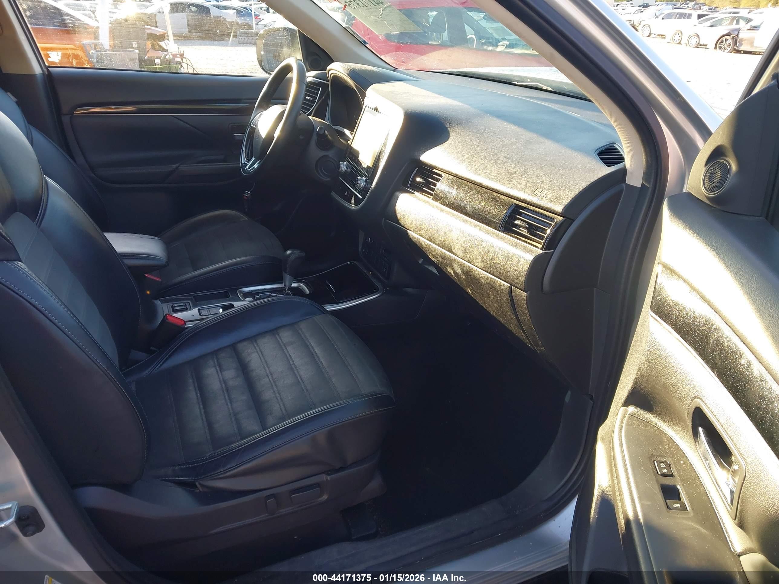 MITSUBISHI OUTLANDER image 5