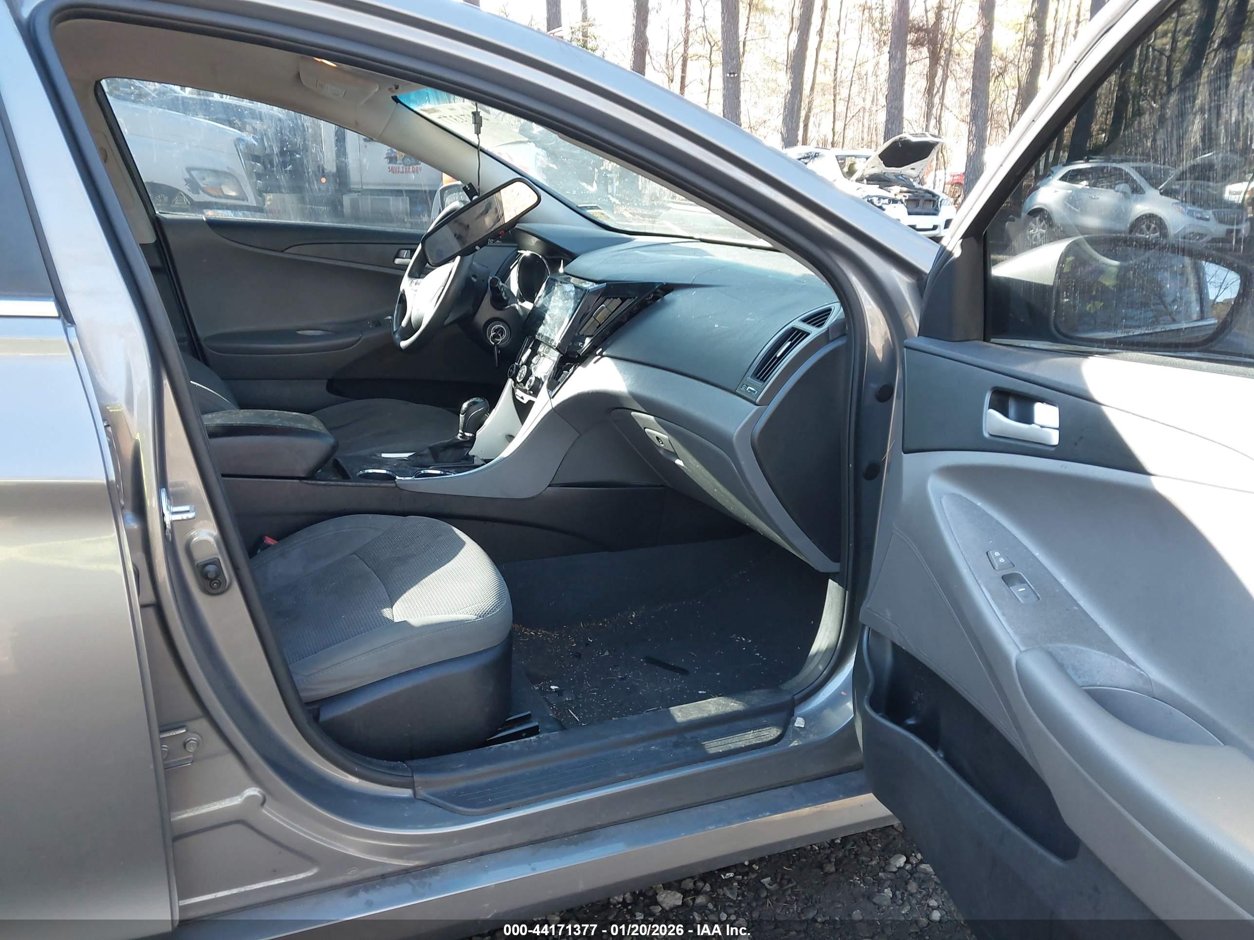 HYUNDAI SONATA image 5