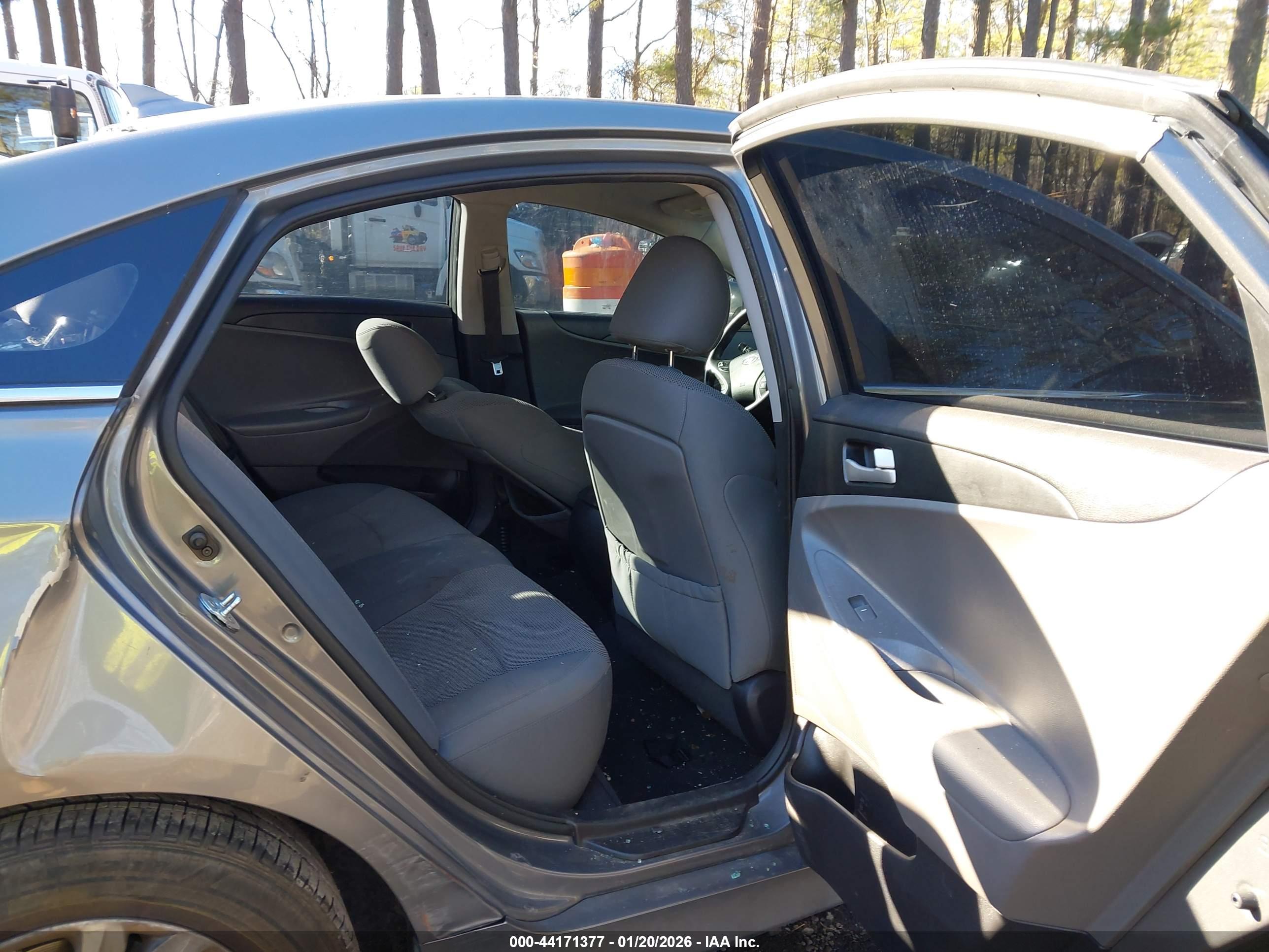 HYUNDAI SONATA image 8