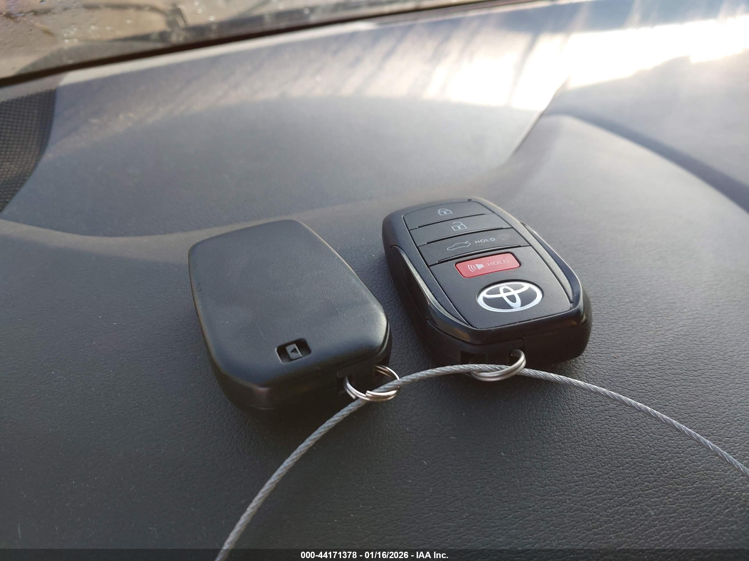 TOYOTA COROLLA image 11