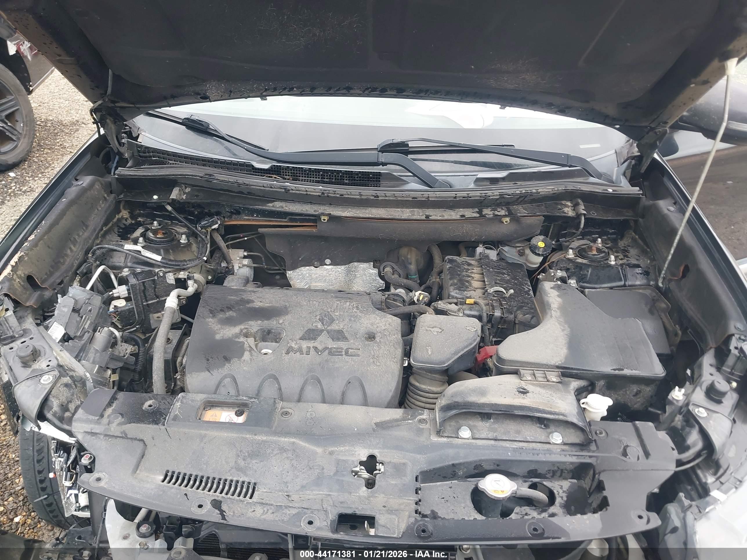 MITSUBISHI OUTLANDER image 10