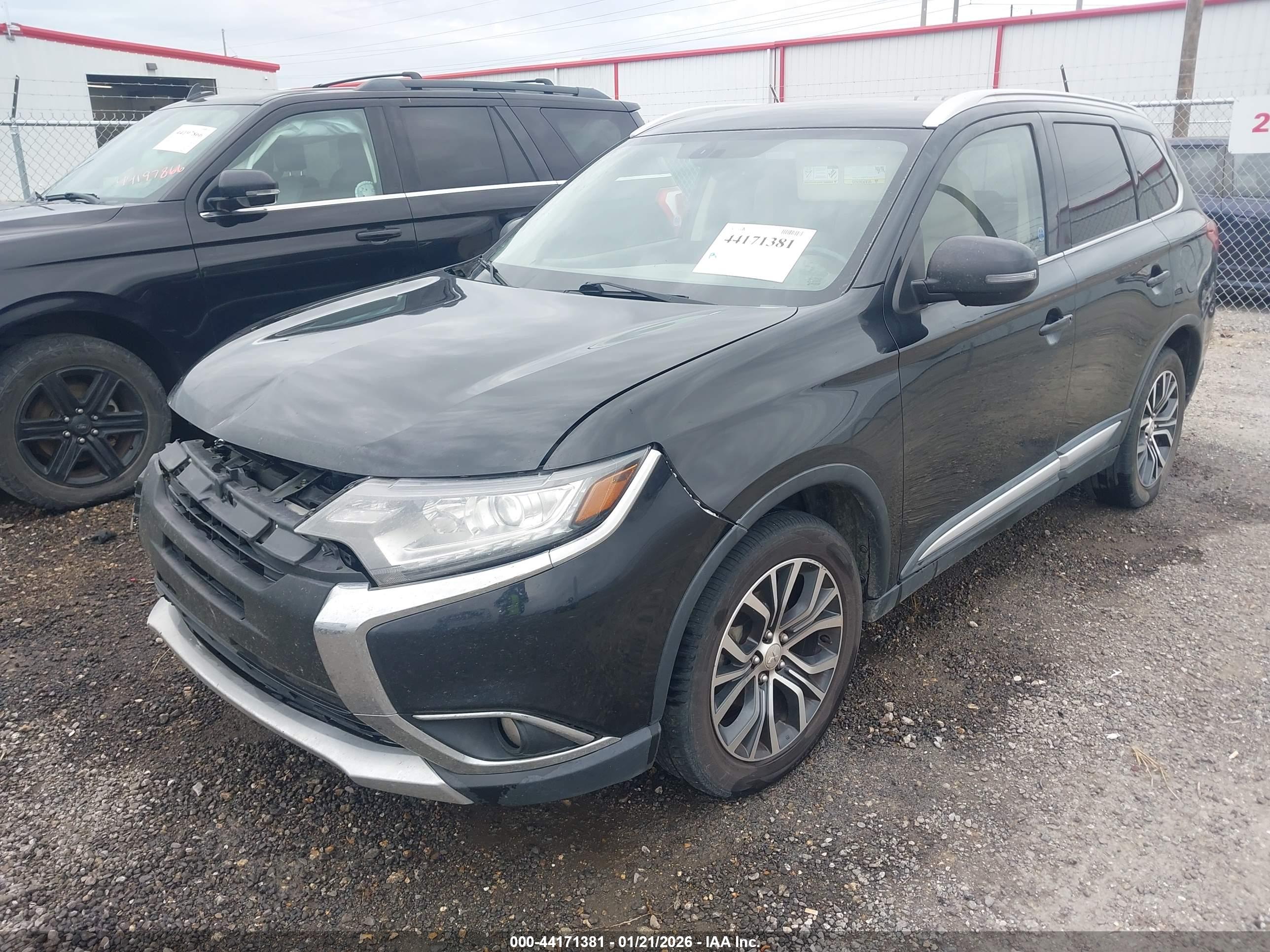 MITSUBISHI OUTLANDER image 2