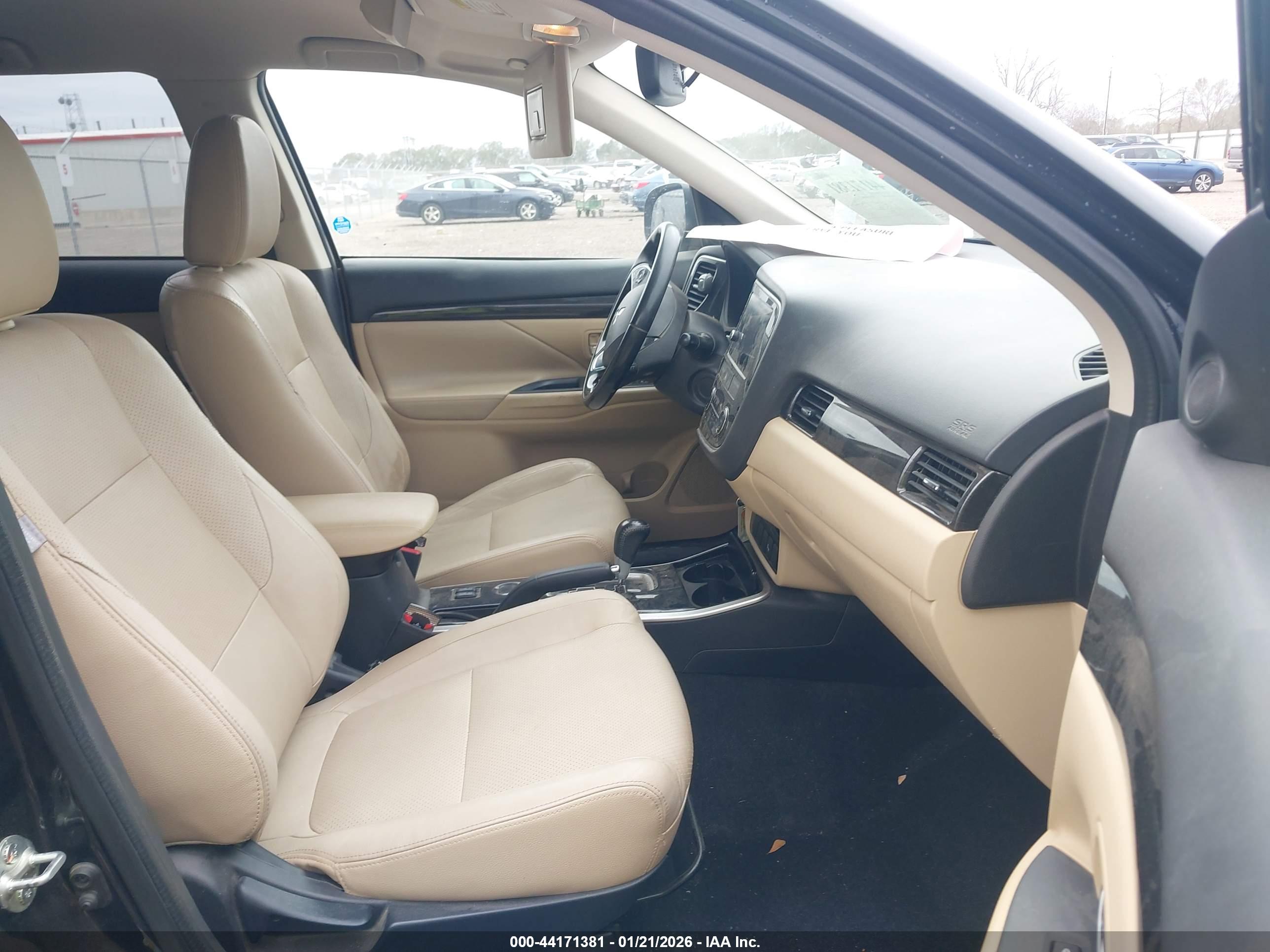 MITSUBISHI OUTLANDER image 5