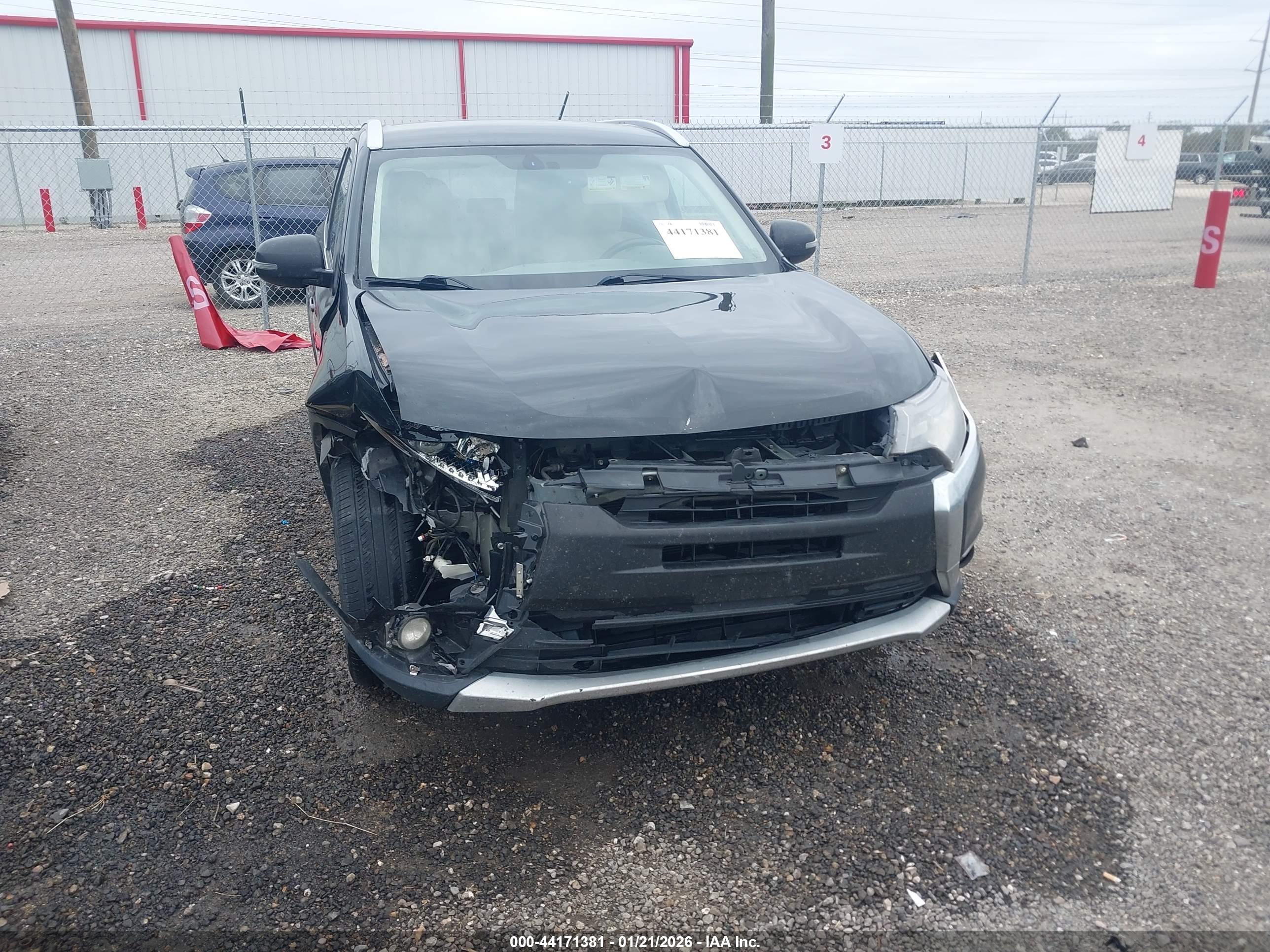 MITSUBISHI OUTLANDER image 6