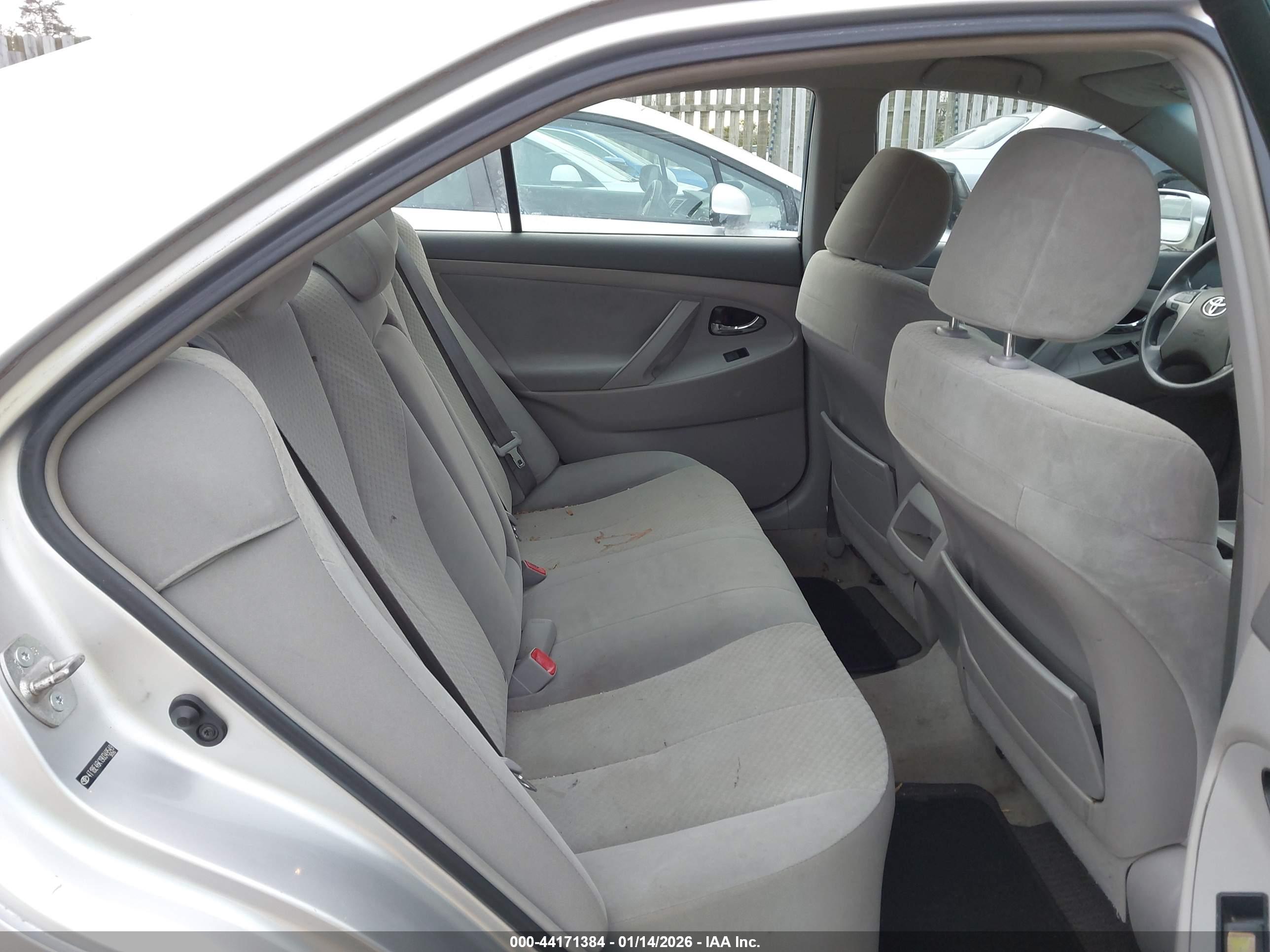 TOYOTA CAMRY image 8