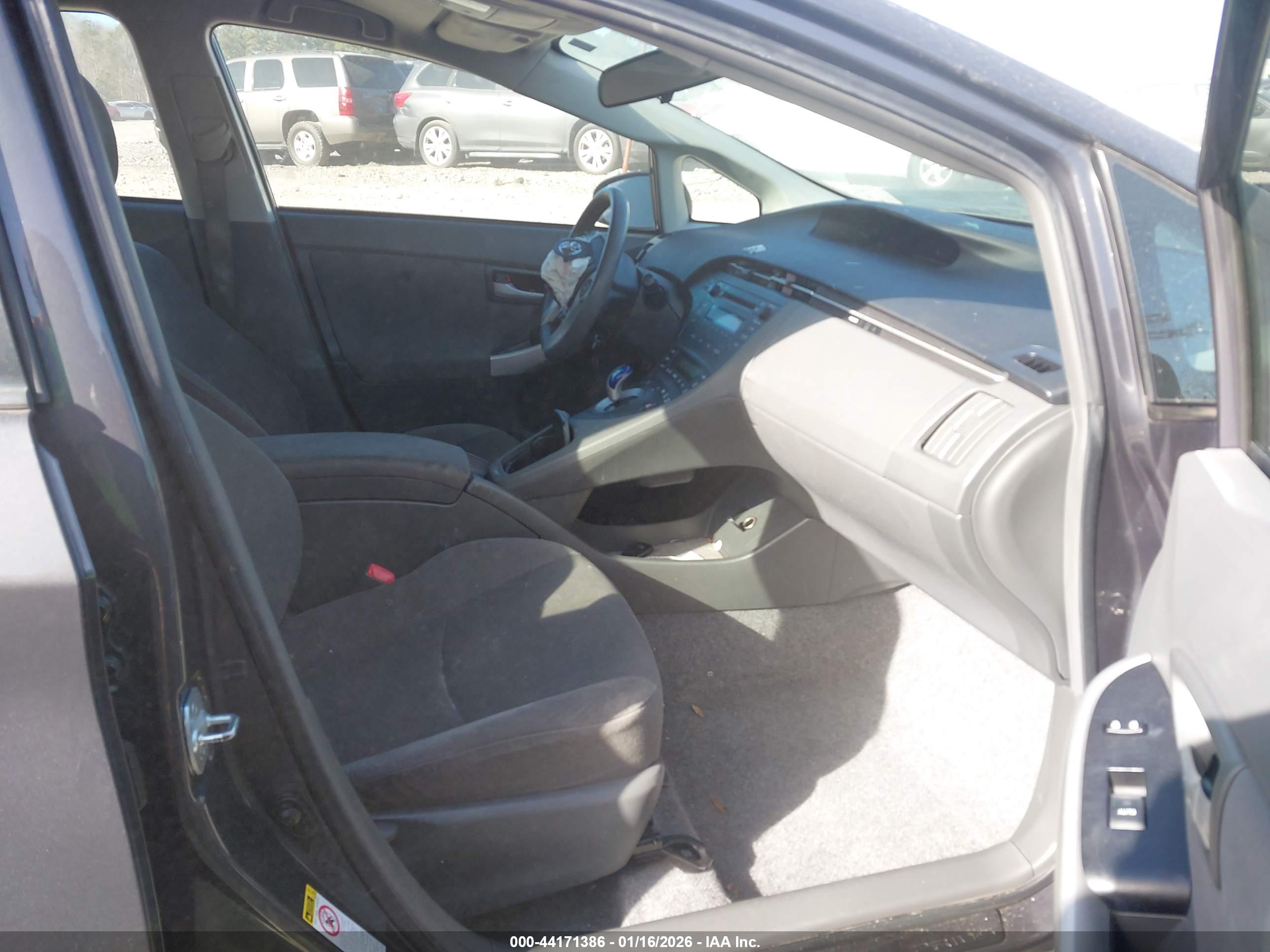 TOYOTA PRIUS image 5