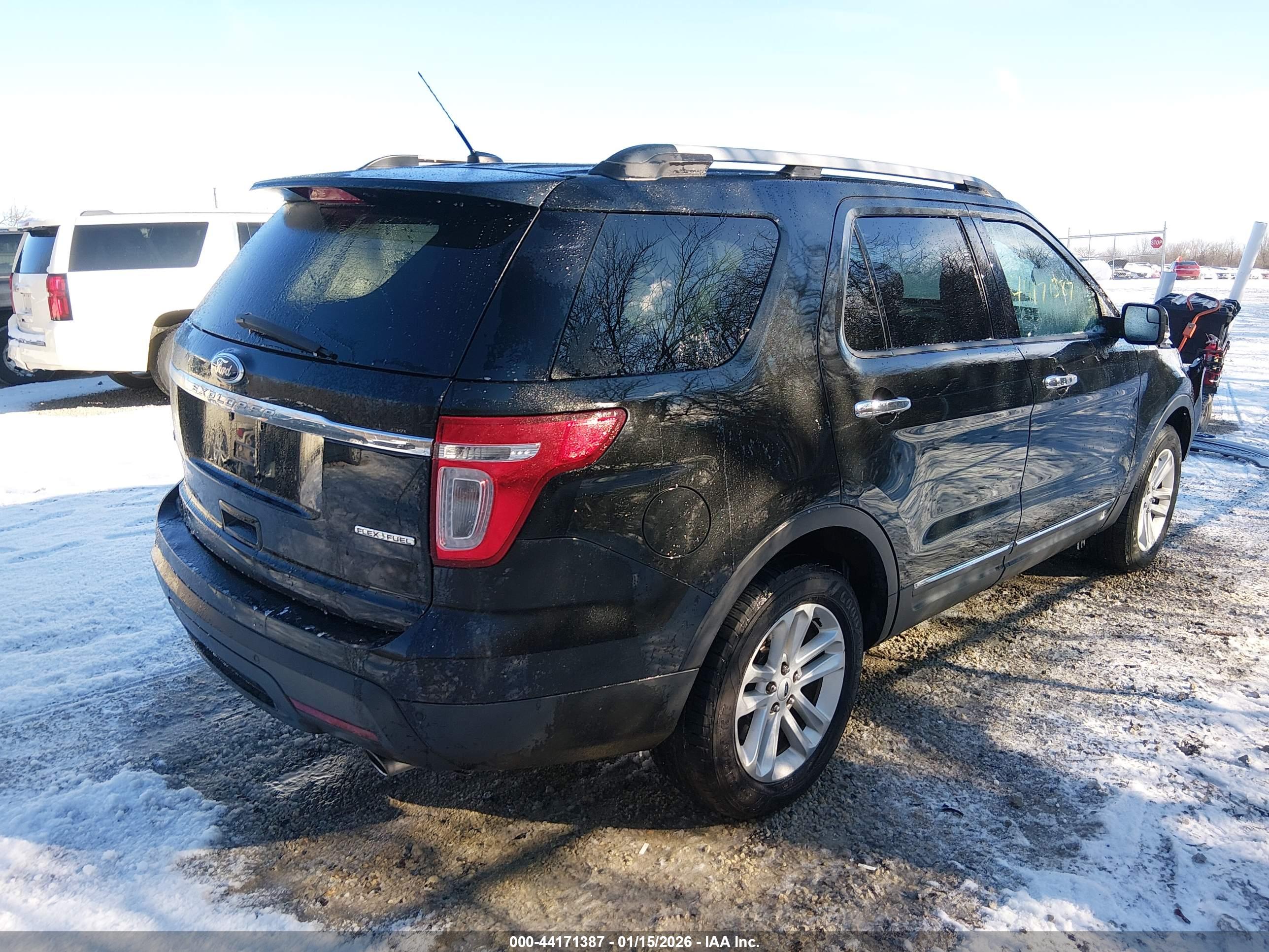 FORD EXPLORER image 4