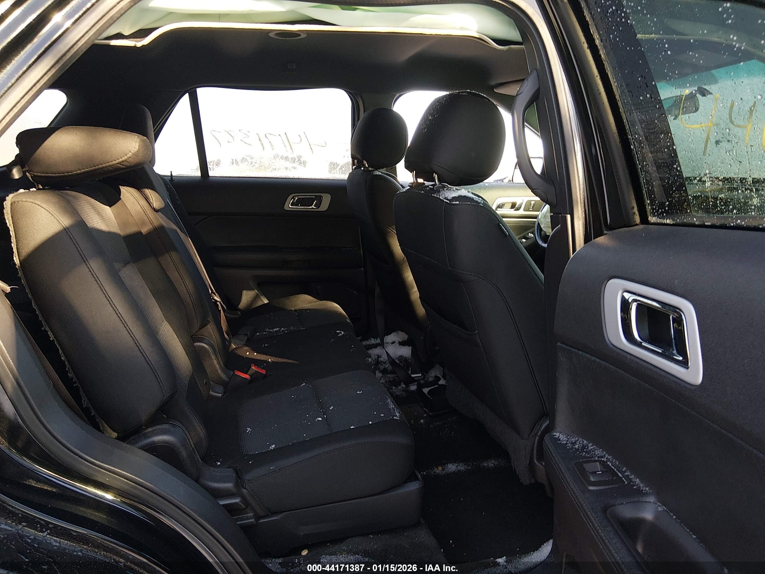 FORD EXPLORER image 8