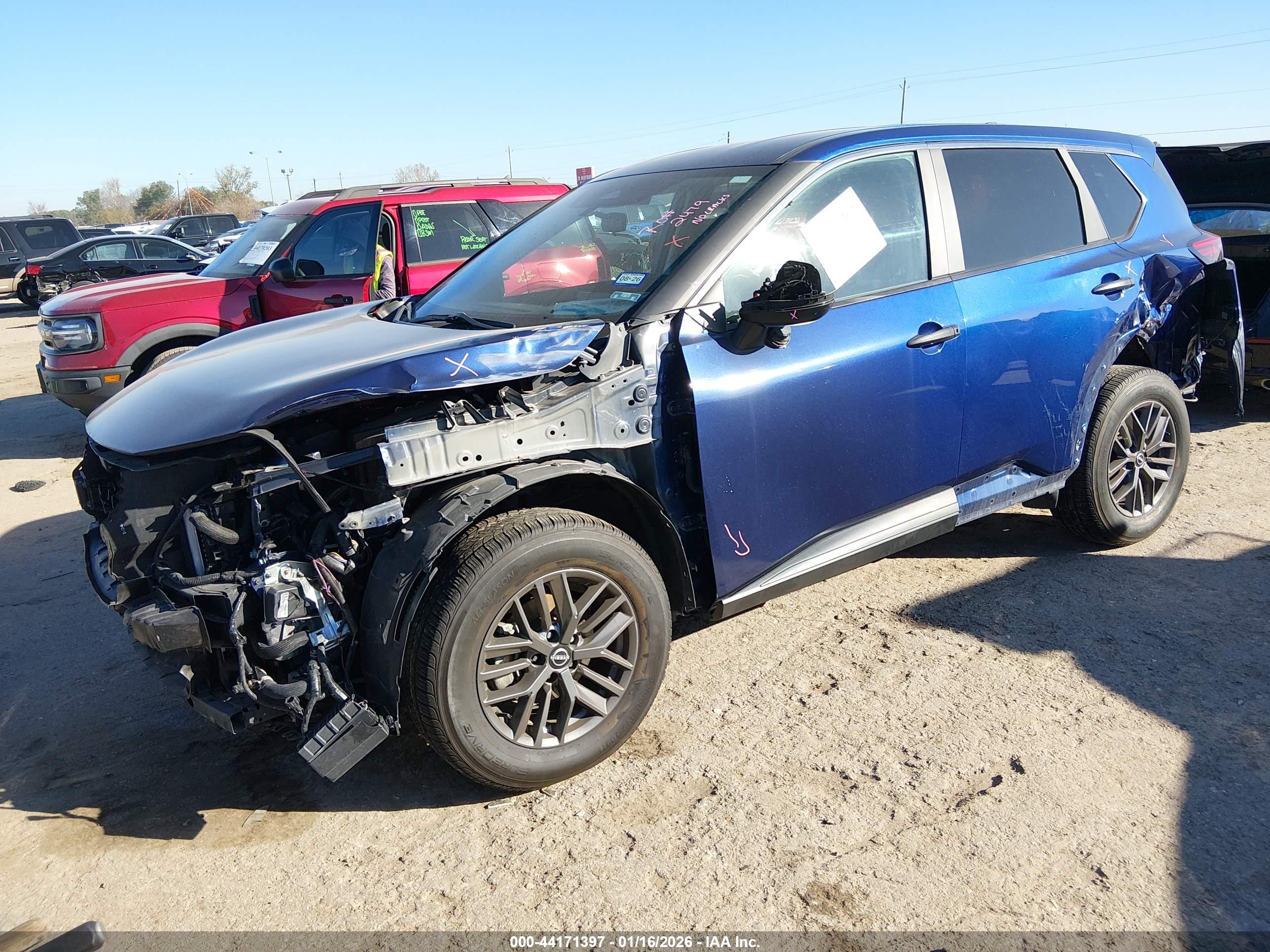 NISSAN ROGUE image 2