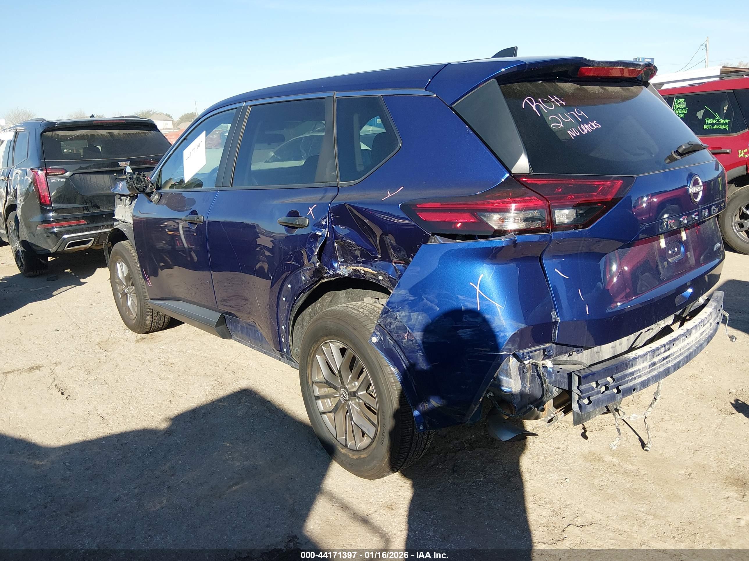 NISSAN ROGUE image 3