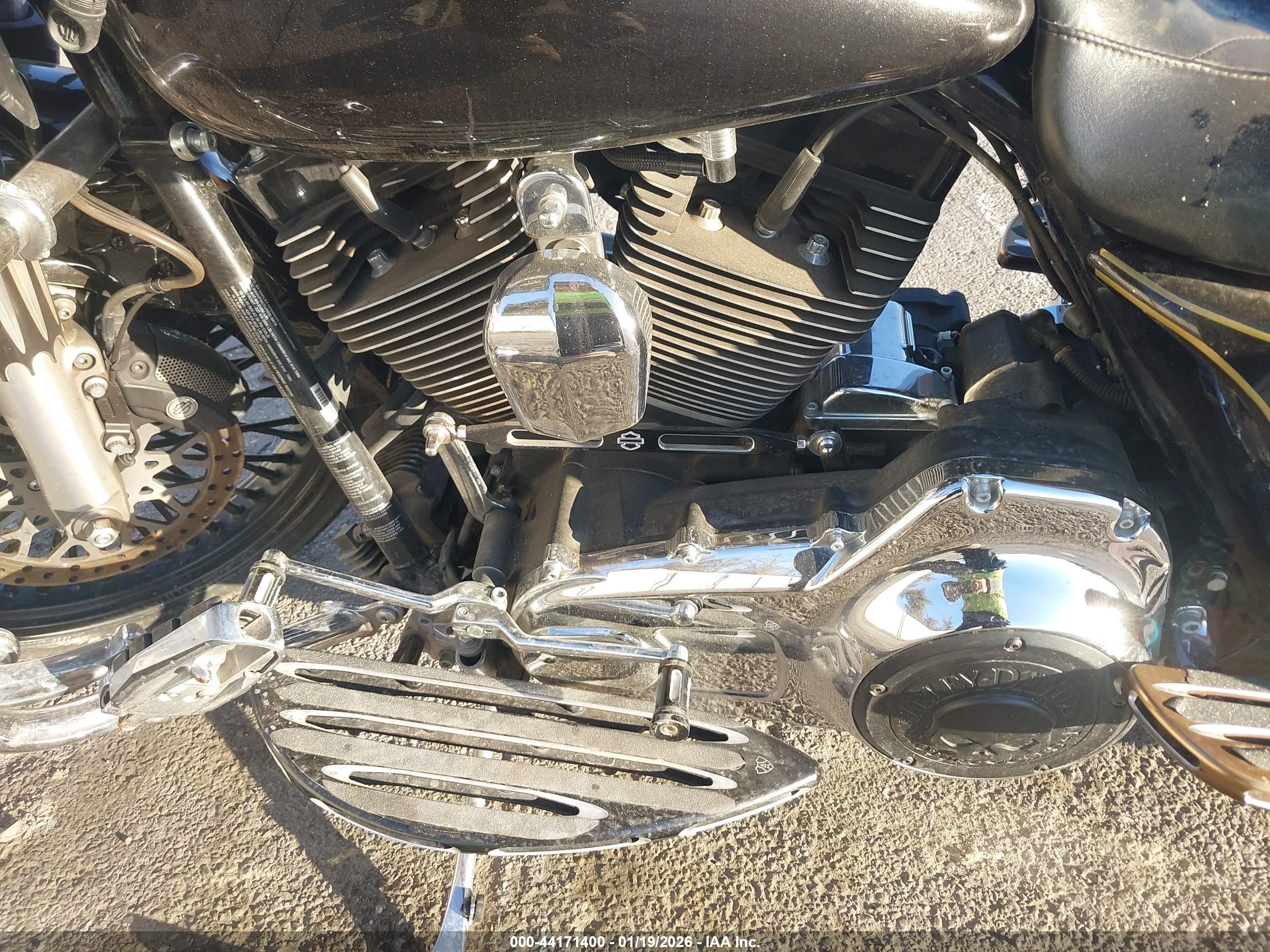 HARLEY-DAVIDSON FLTRXS image 9