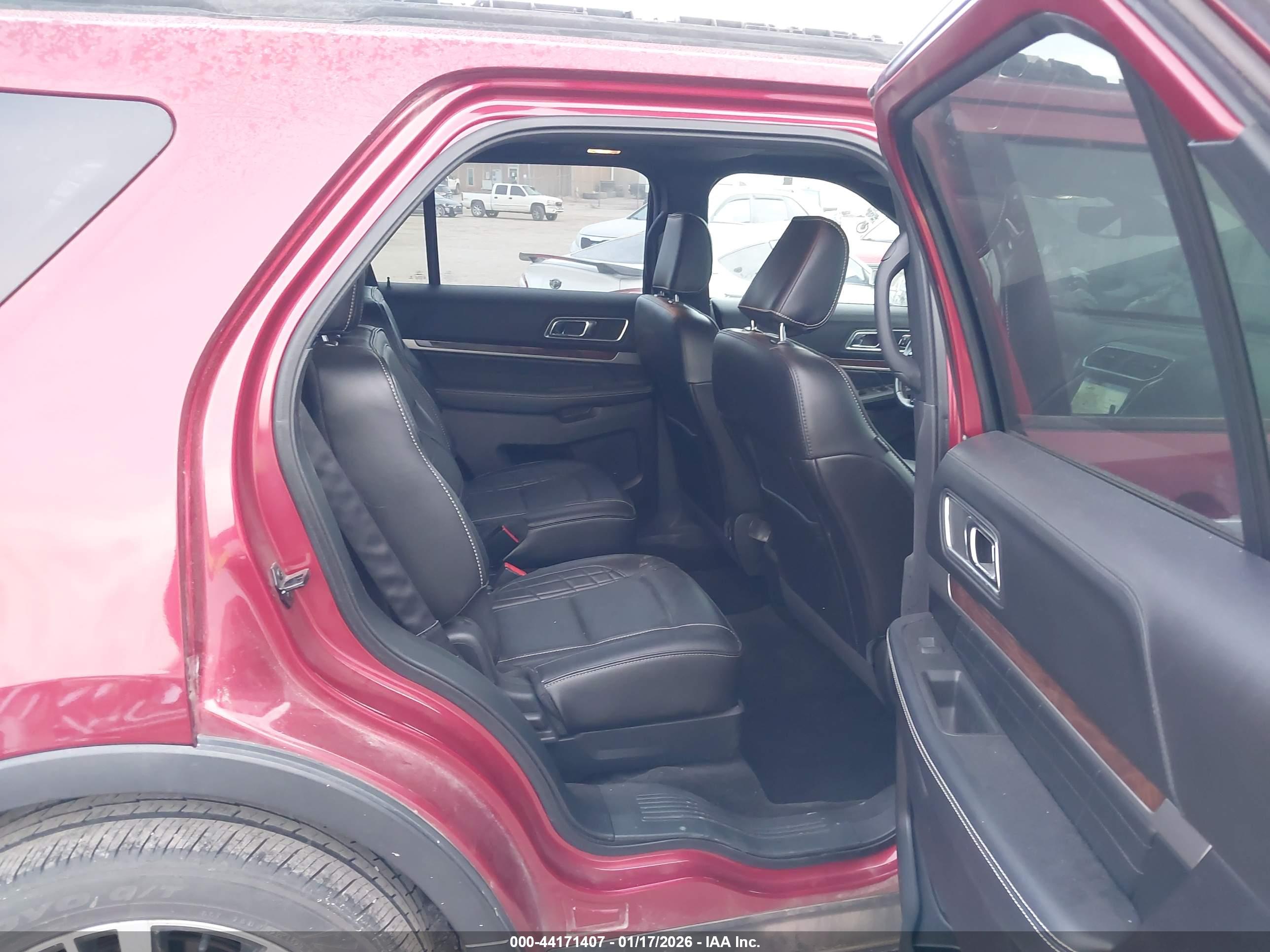 FORD EXPLORER image 8